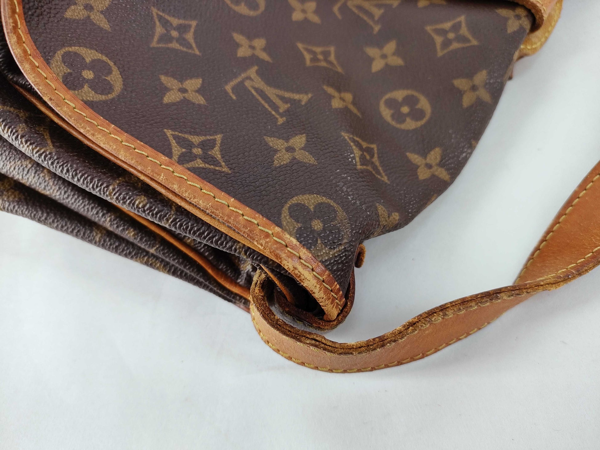 LOUIS VUITTON Monogram Louis Vuitton Shoulder Bag