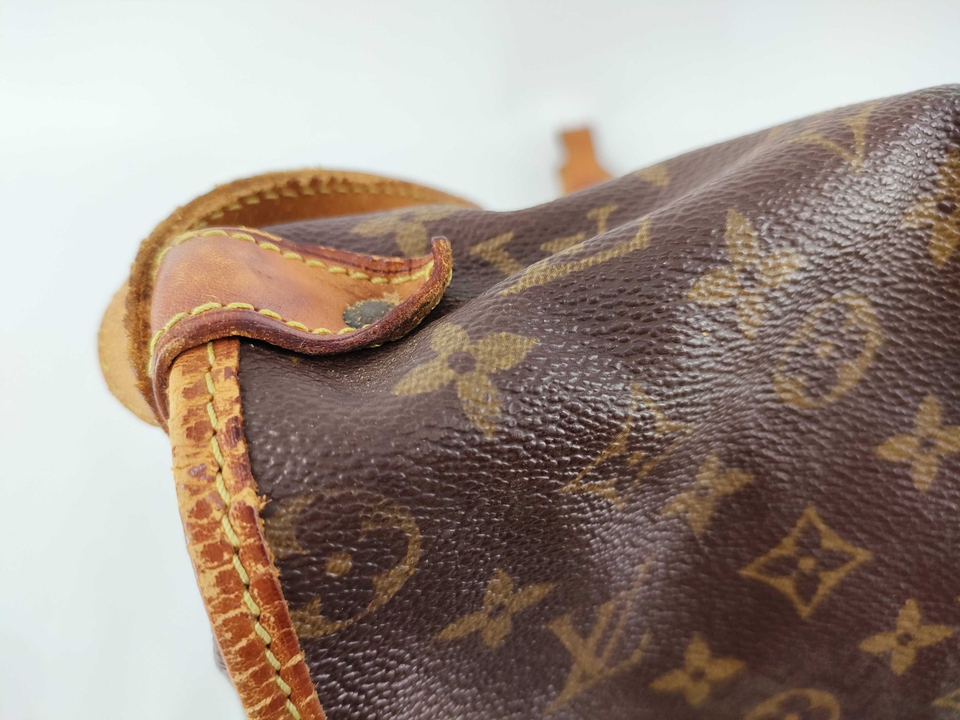 LOUIS VUITTON Monogram Louis Vuitton Shoulder Bag