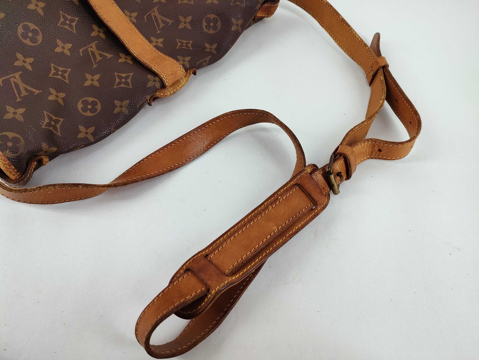 LOUIS VUITTON Monogram Louis Vuitton Shoulder Bag