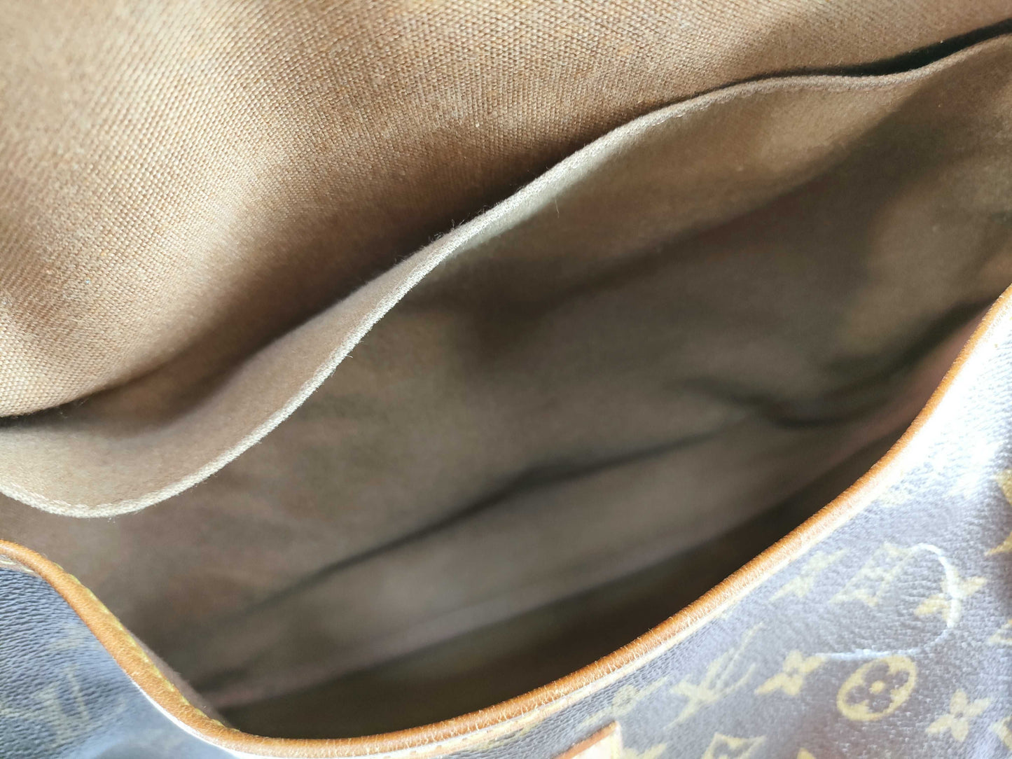 LOUIS VUITTON Monogram Louis Vuitton Shoulder Bag