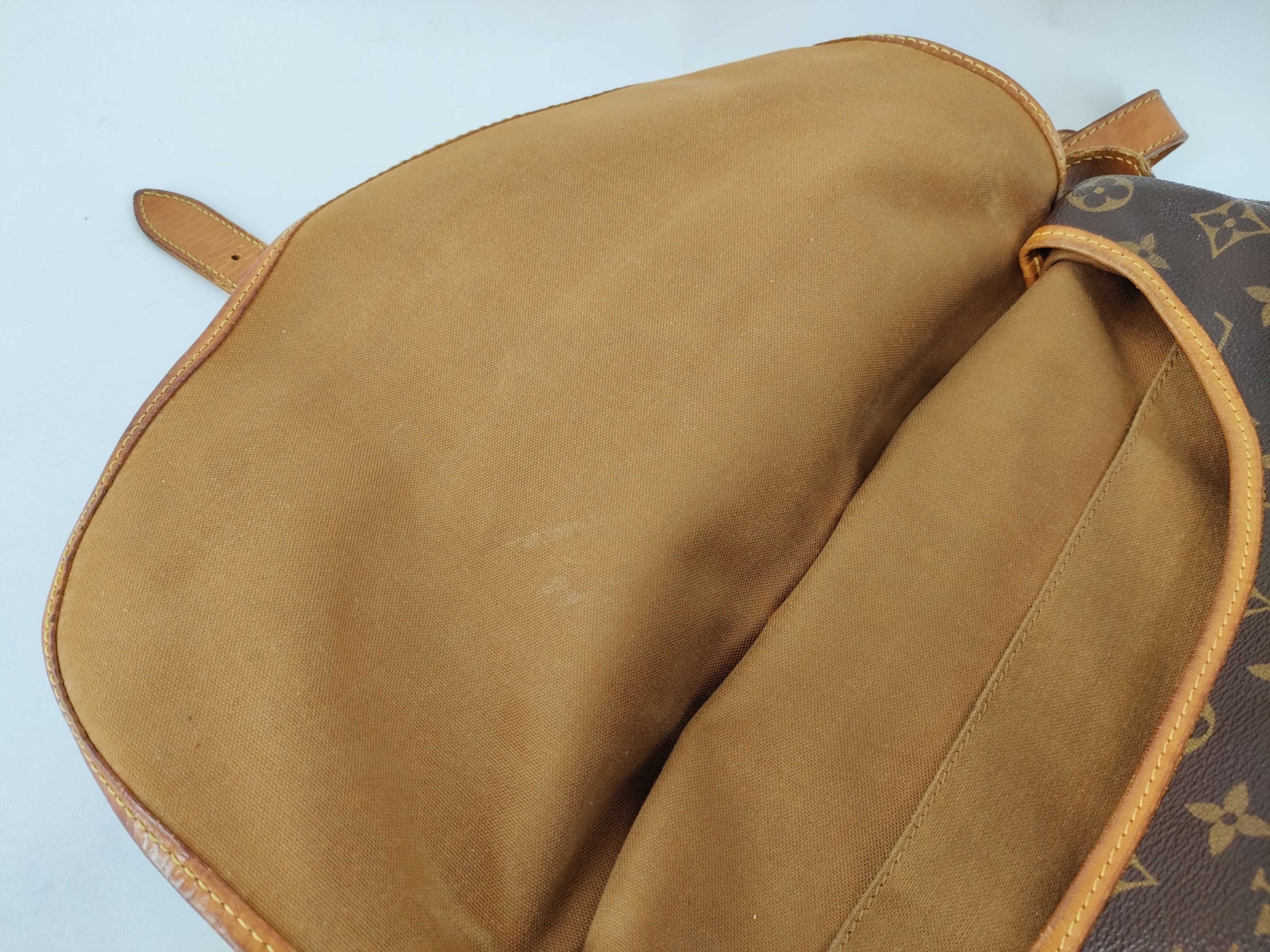 LOUIS VUITTON Monogram Louis Vuitton Shoulder Bag