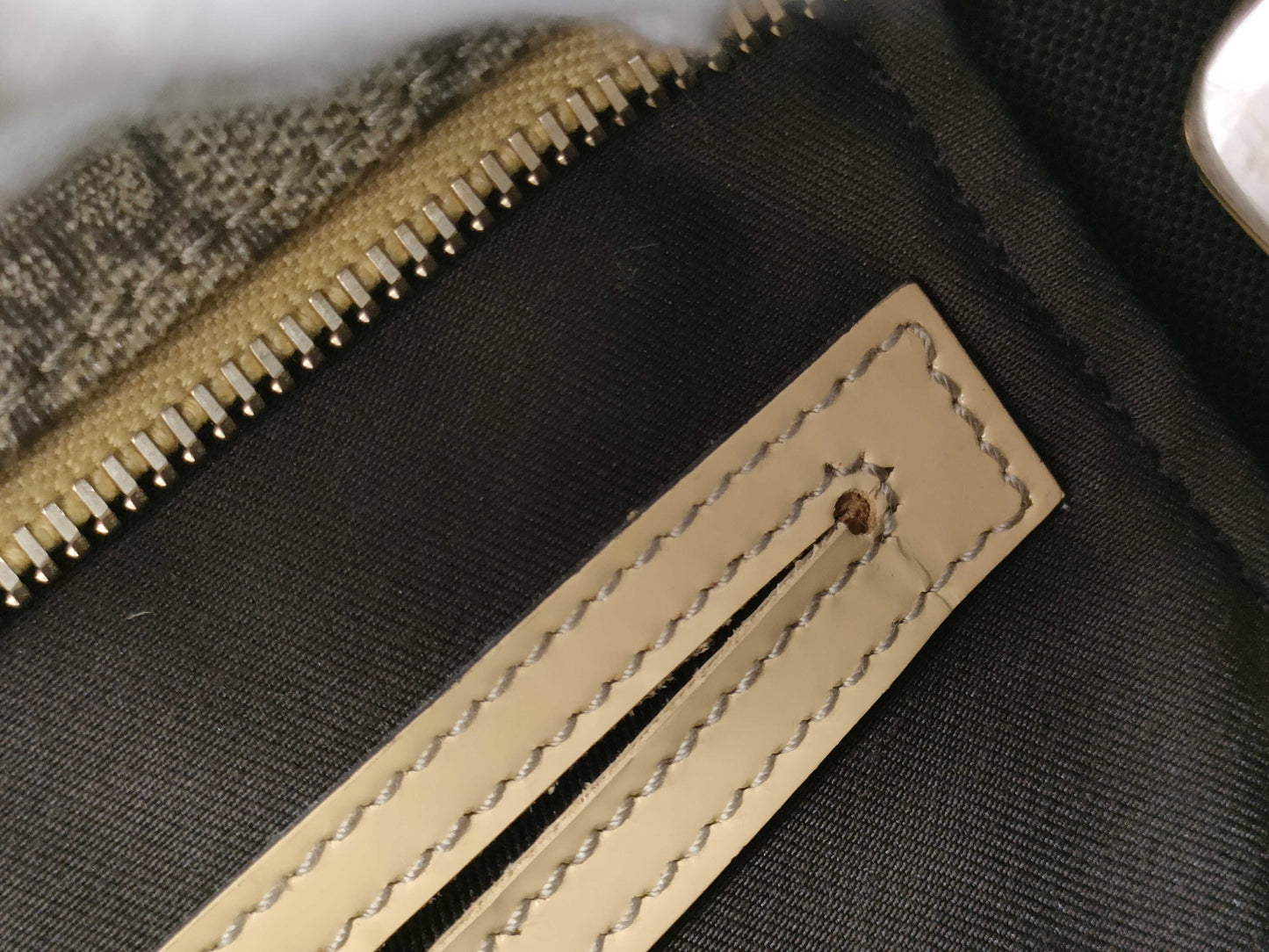 GUCCI GG Supreme Beige Shoulder Bag