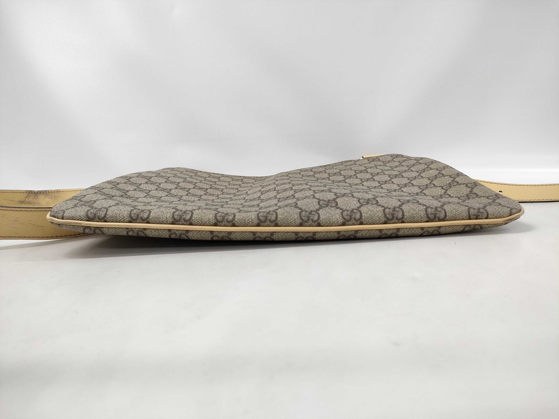 GUCCI GG Supreme Beige Shoulder Bag