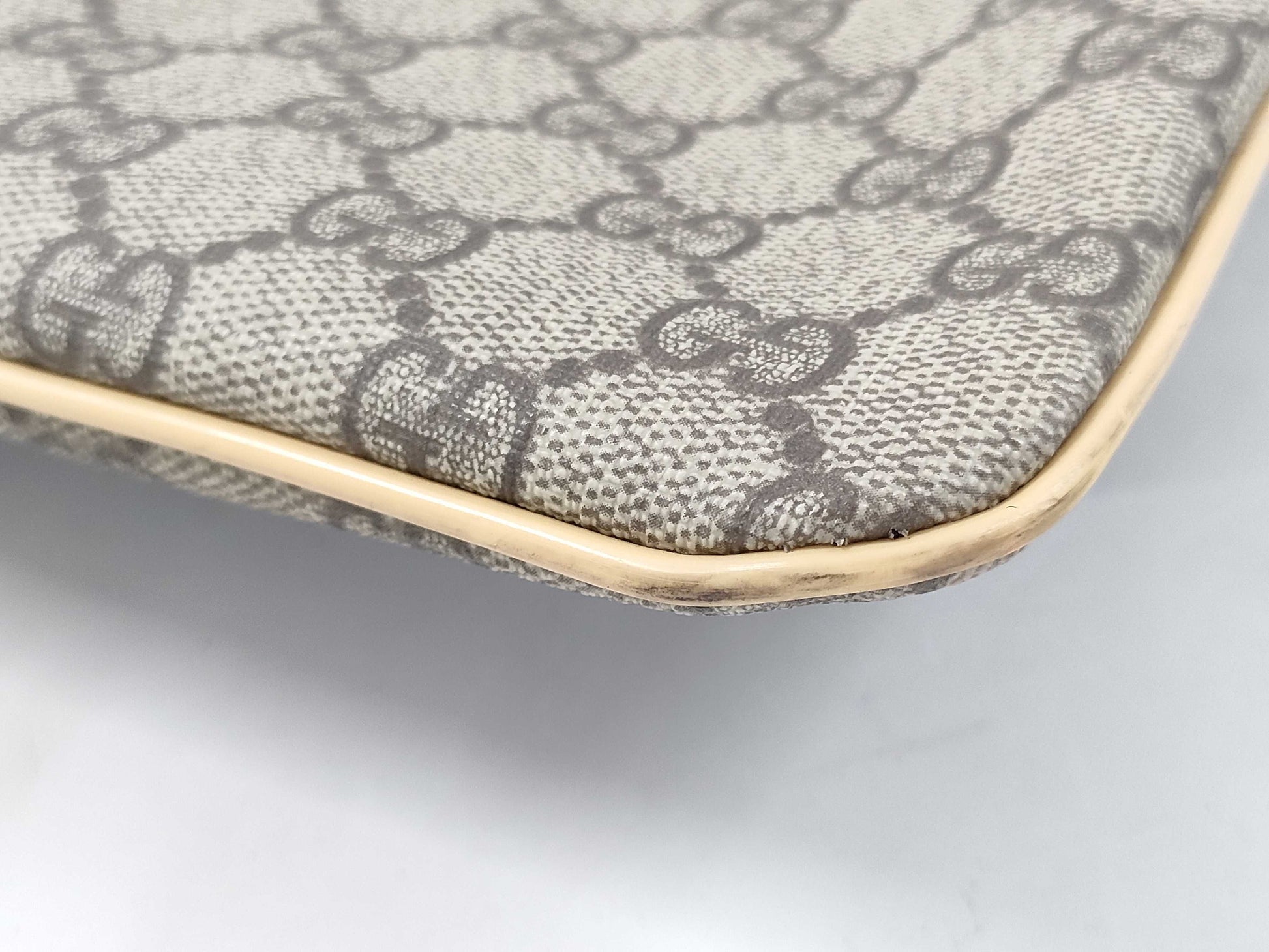 GUCCI GG Supreme Beige Shoulder Bag