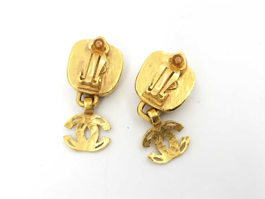 CHANEL CHANEL Coco Mark Swing Earrings with Black Stone