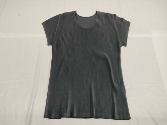 ISSEY MIYAKE ISSEY MIYAKE Pleated Breeze Crew Neck Short Sleeve Blue Gray Top Size 3 Tops