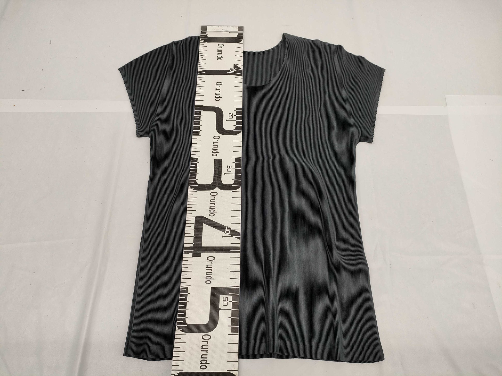 ISSEY MIYAKE ISSEY MIYAKE Pleated Breeze Crew Neck Short Sleeve Blue Gray Top Size 3 Tops