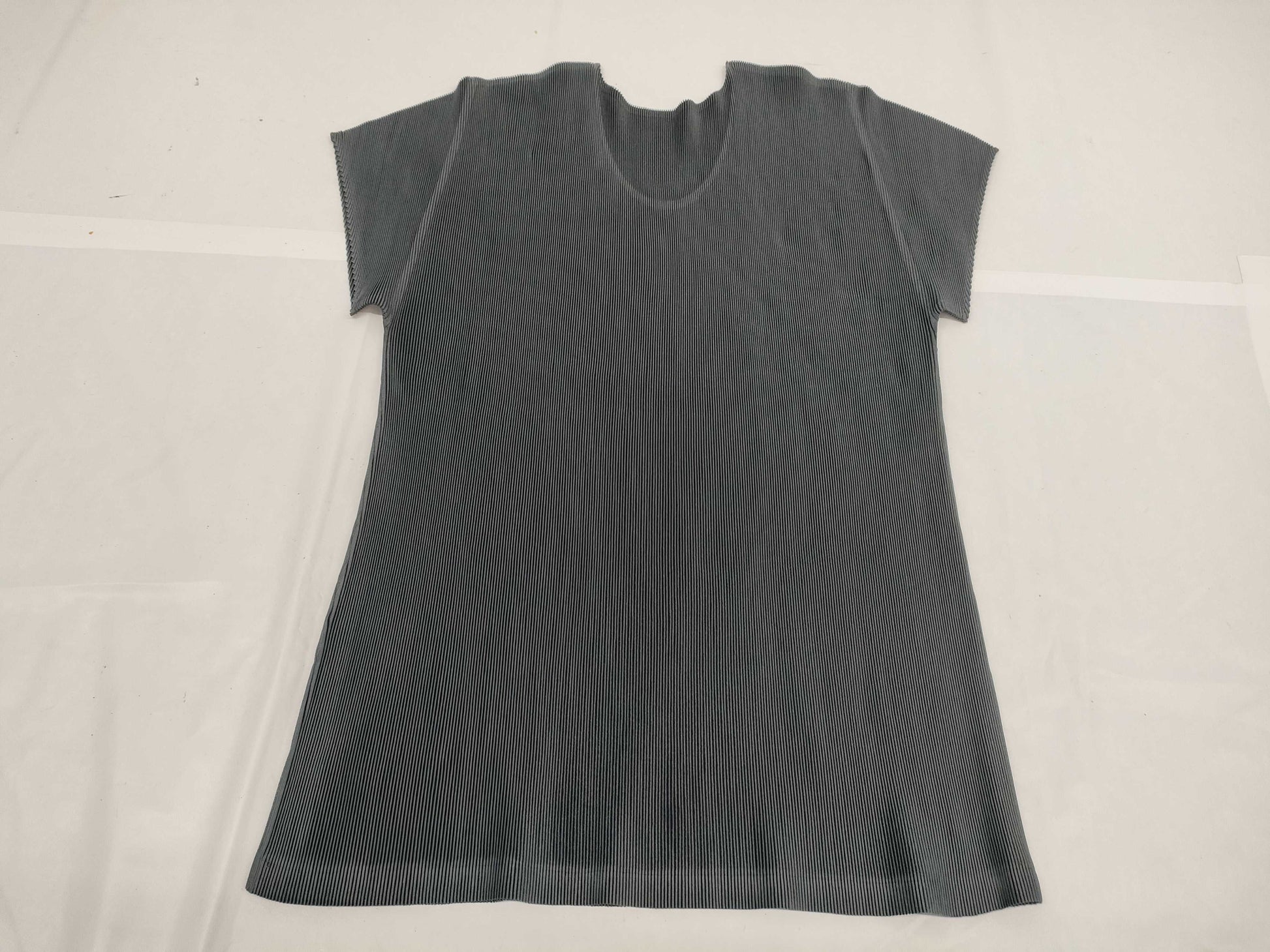 ISSEY MIYAKE ISSEY MIYAKE Pleated Breeze Crew Neck Short Sleeve Blue Gray Top Size 3 Tops