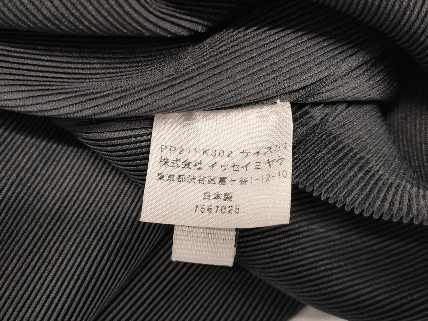 ISSEY MIYAKE ISSEY MIYAKE Pleated Breeze Crew Neck Short Sleeve Blue Gray Top Size 3 Tops