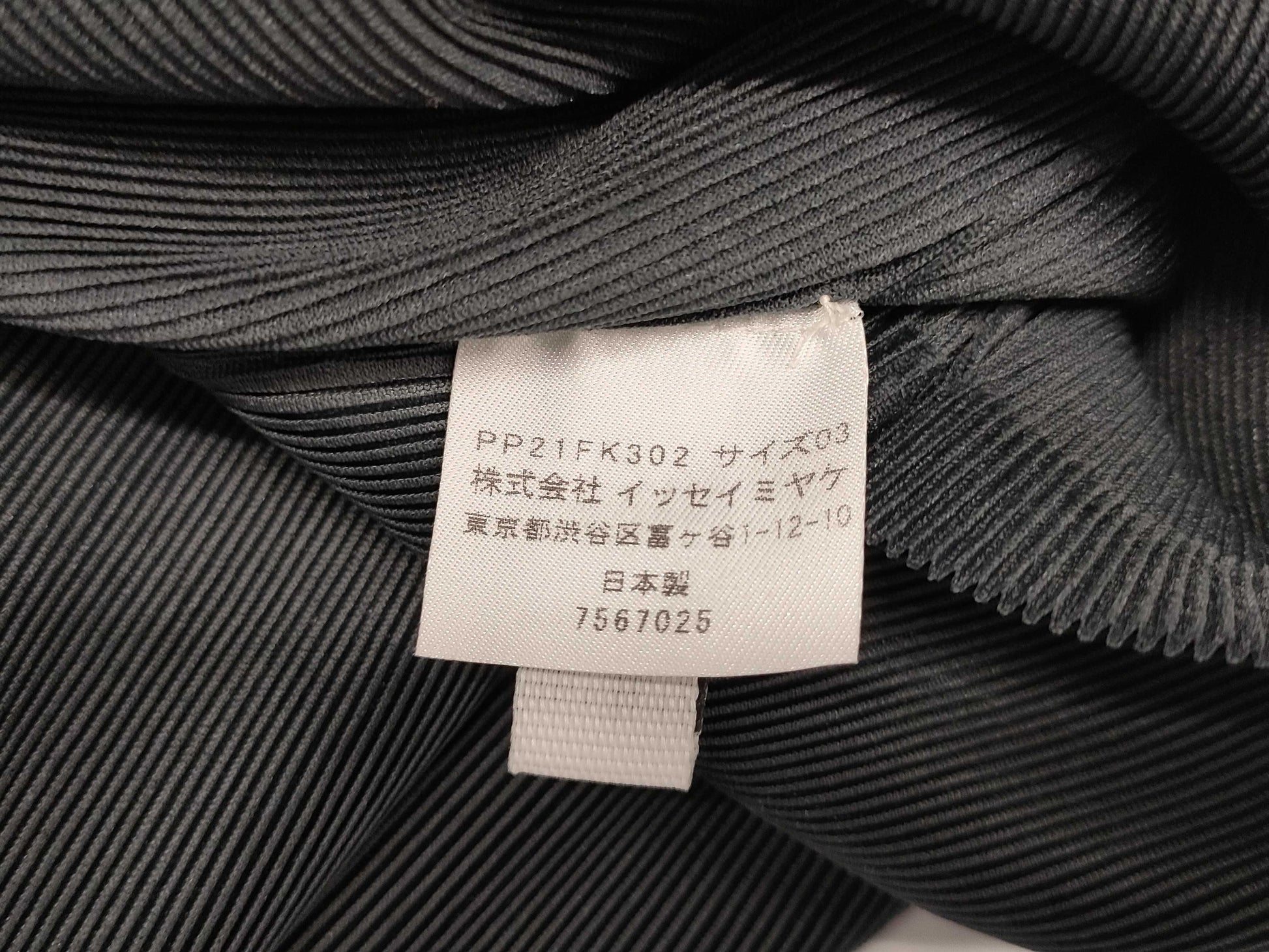 ISSEY MIYAKE ISSEY MIYAKE Pleated Breeze Crew Neck Short Sleeve Blue Gray Top Size 3 Tops