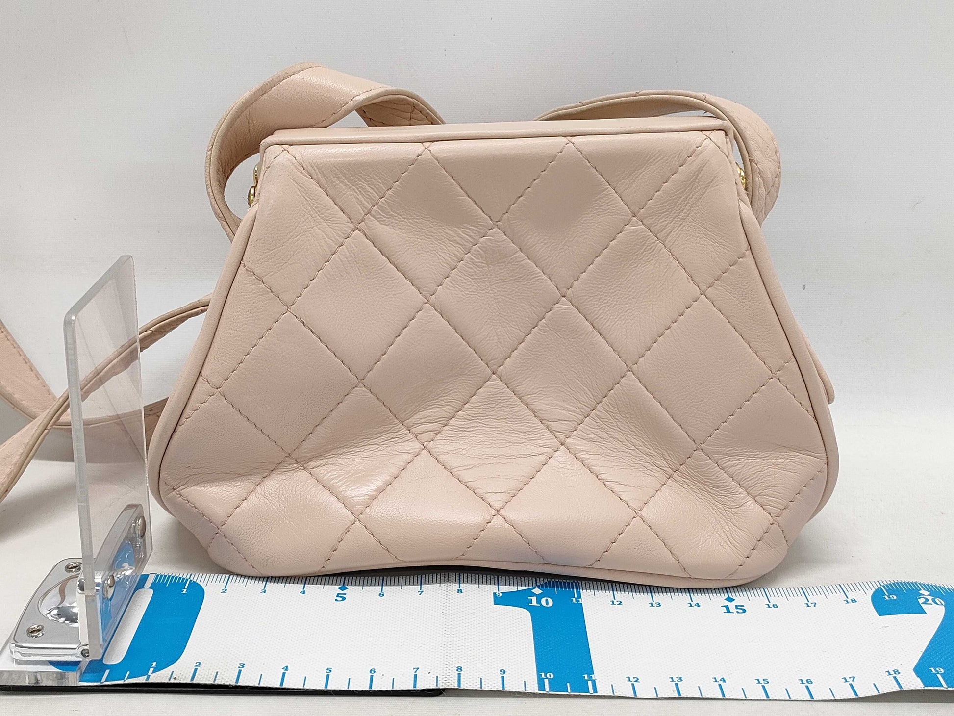 CHANEL Lambskin Clasp Pouch 1994561 Seal Shoulder Bag