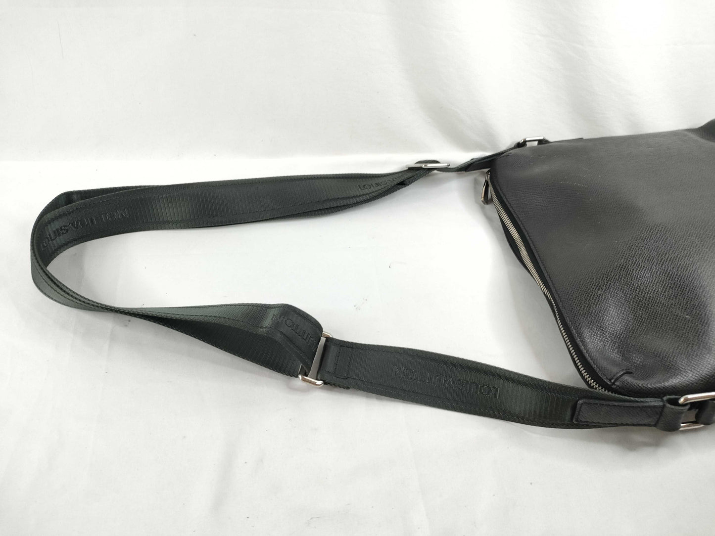 LOUIS VUITTON Taiga M30238 LOUIS VUITTON Taiga Grigori Messenger PM M30238 Shoulder Bag