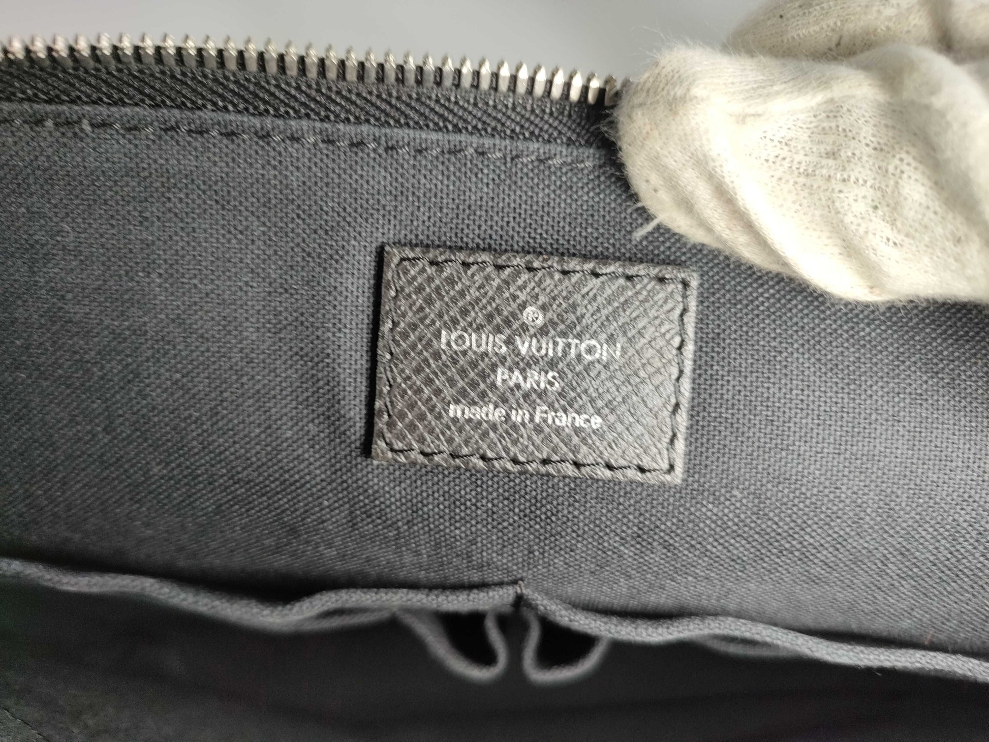 LOUIS VUITTON Taiga M30238 LOUIS VUITTON Taiga Grigori Messenger PM M30238 Shoulder Bag