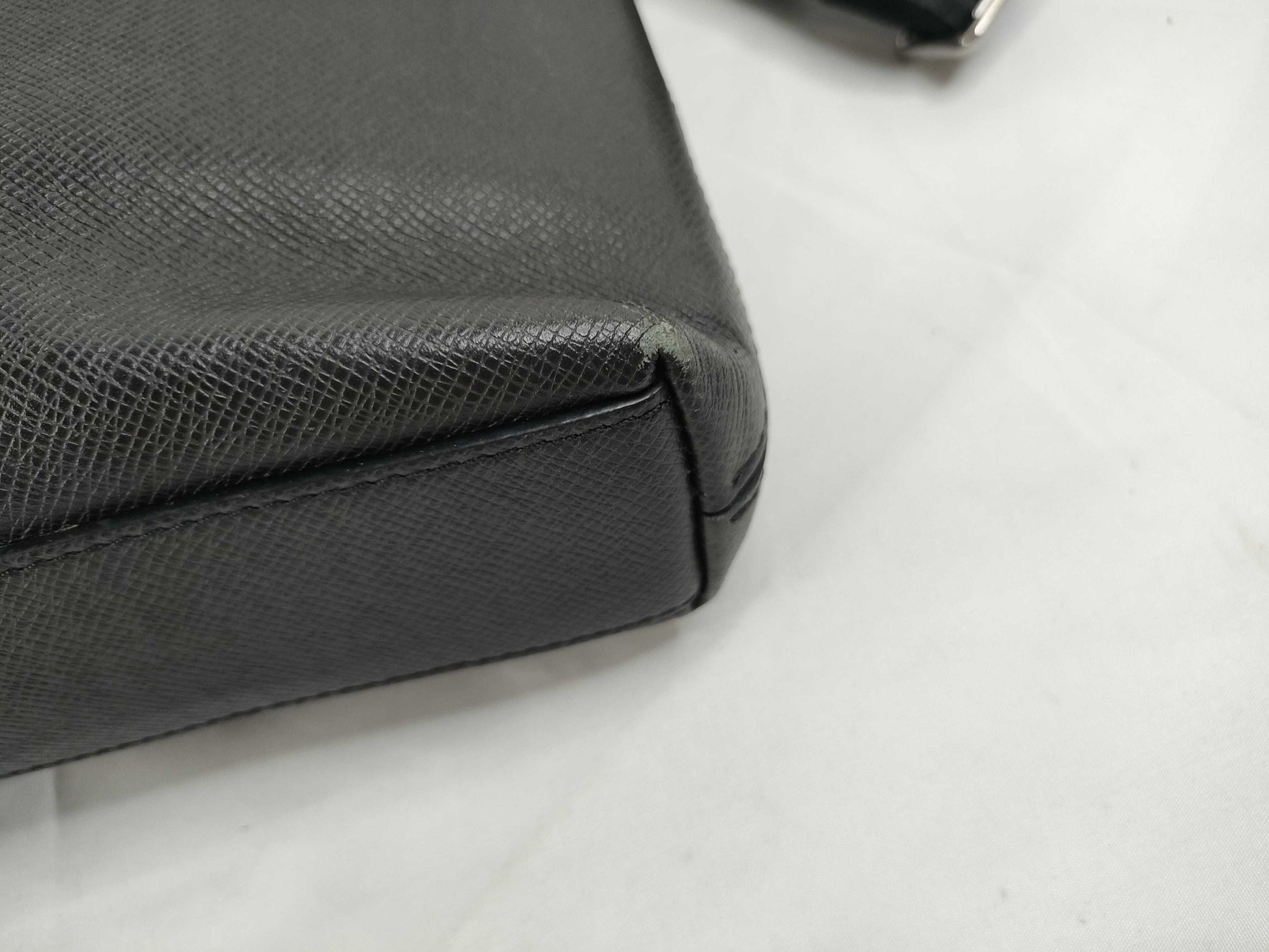 LOUIS VUITTON Taiga M30238 LOUIS VUITTON Taiga Grigori Messenger PM M30238 Shoulder Bag