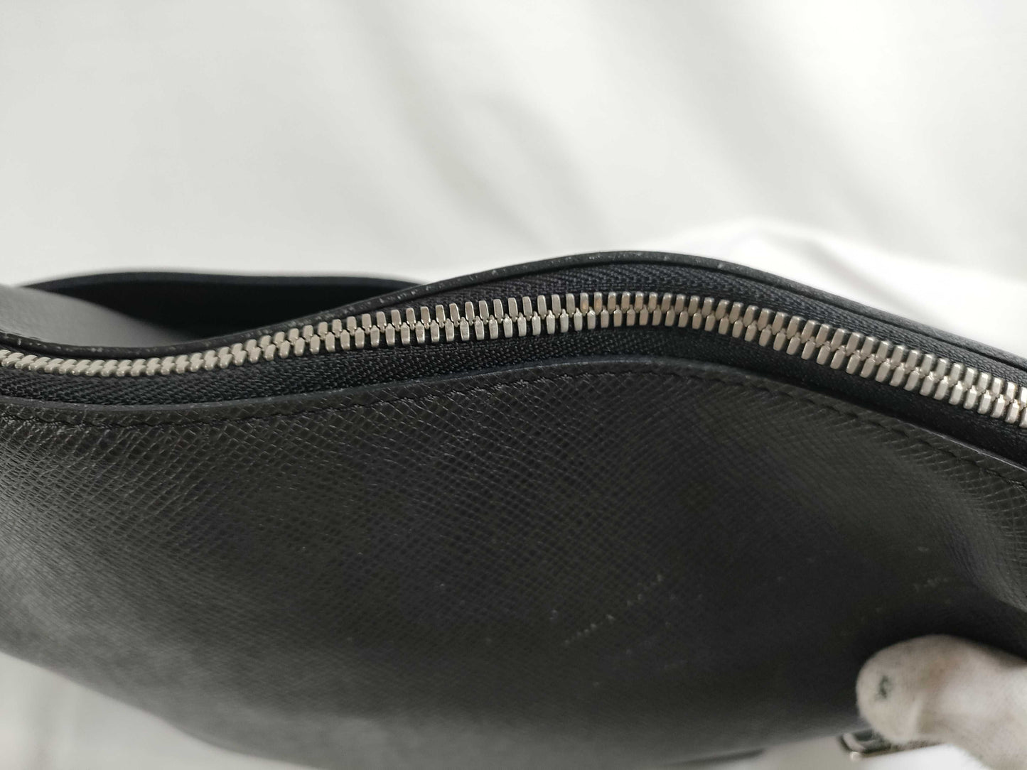 LOUIS VUITTON Taiga M30238 LOUIS VUITTON Taiga Grigori Messenger PM M30238 Shoulder Bag