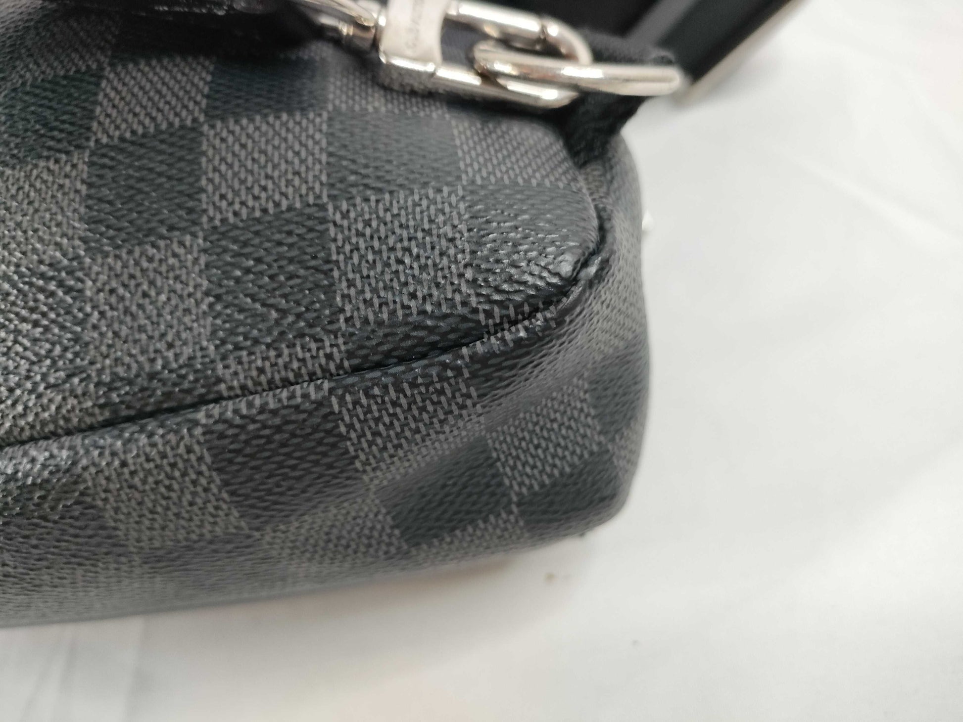 LOUIS VUITTON N41719 Damier Graphite Louis Vuitton Damier Graphite Avenue Sling Bag N41719 Shoulder Bag