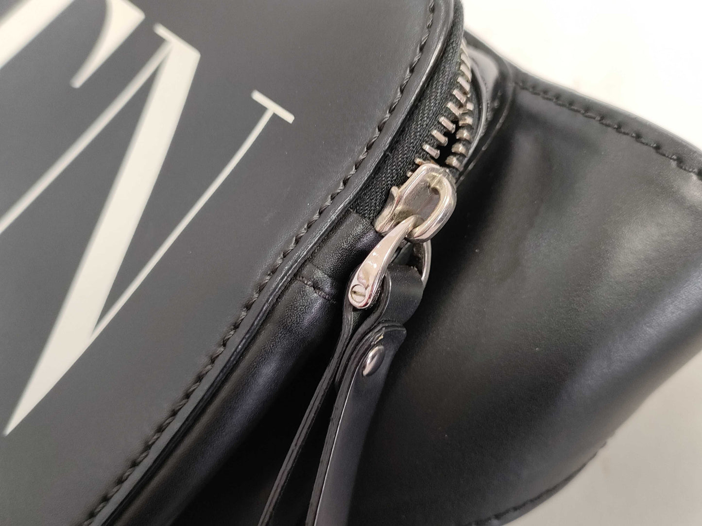VALENTINO VALENTINO calfskin body bag waist bag