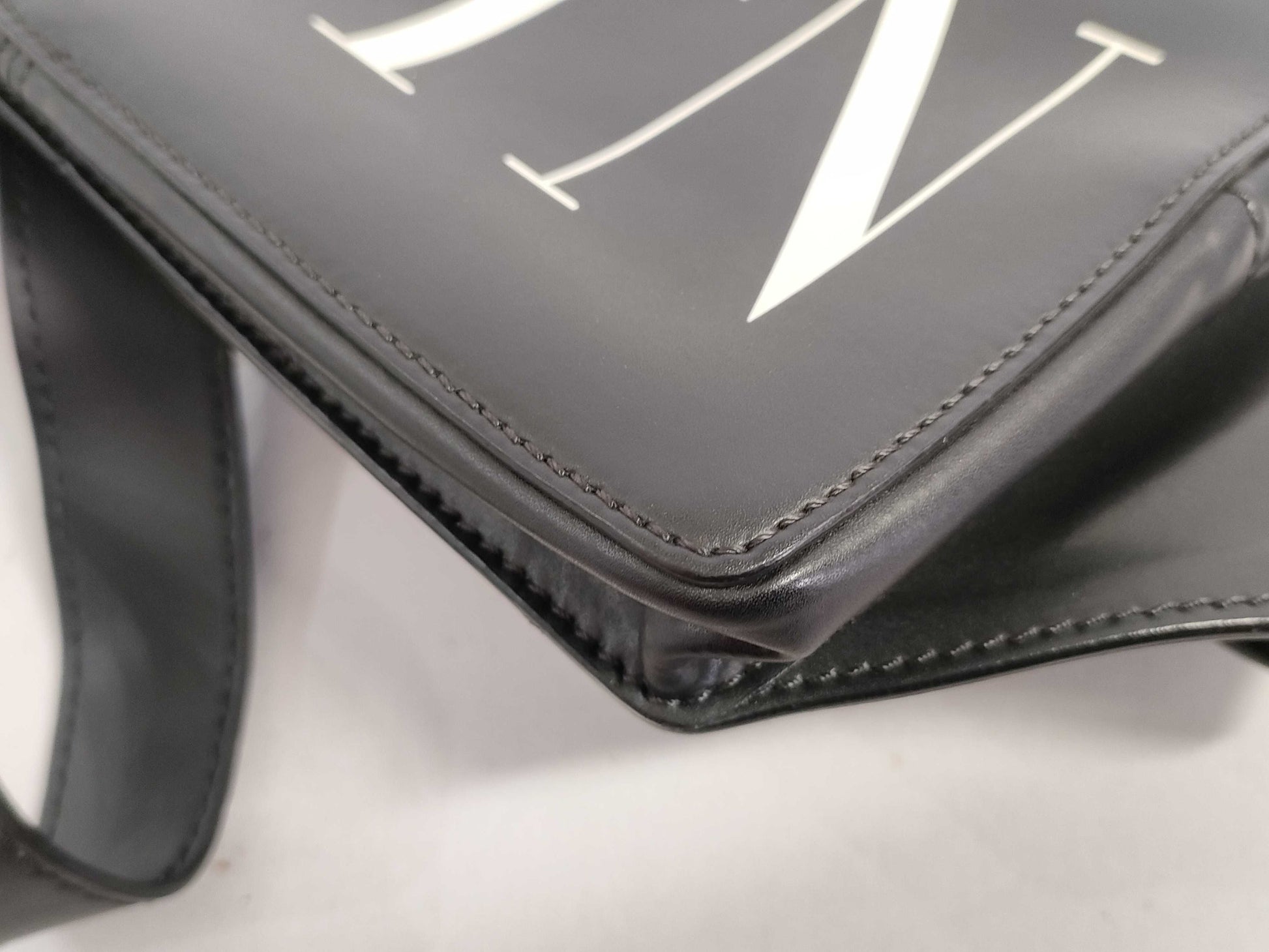 VALENTINO VALENTINO calfskin body bag waist bag