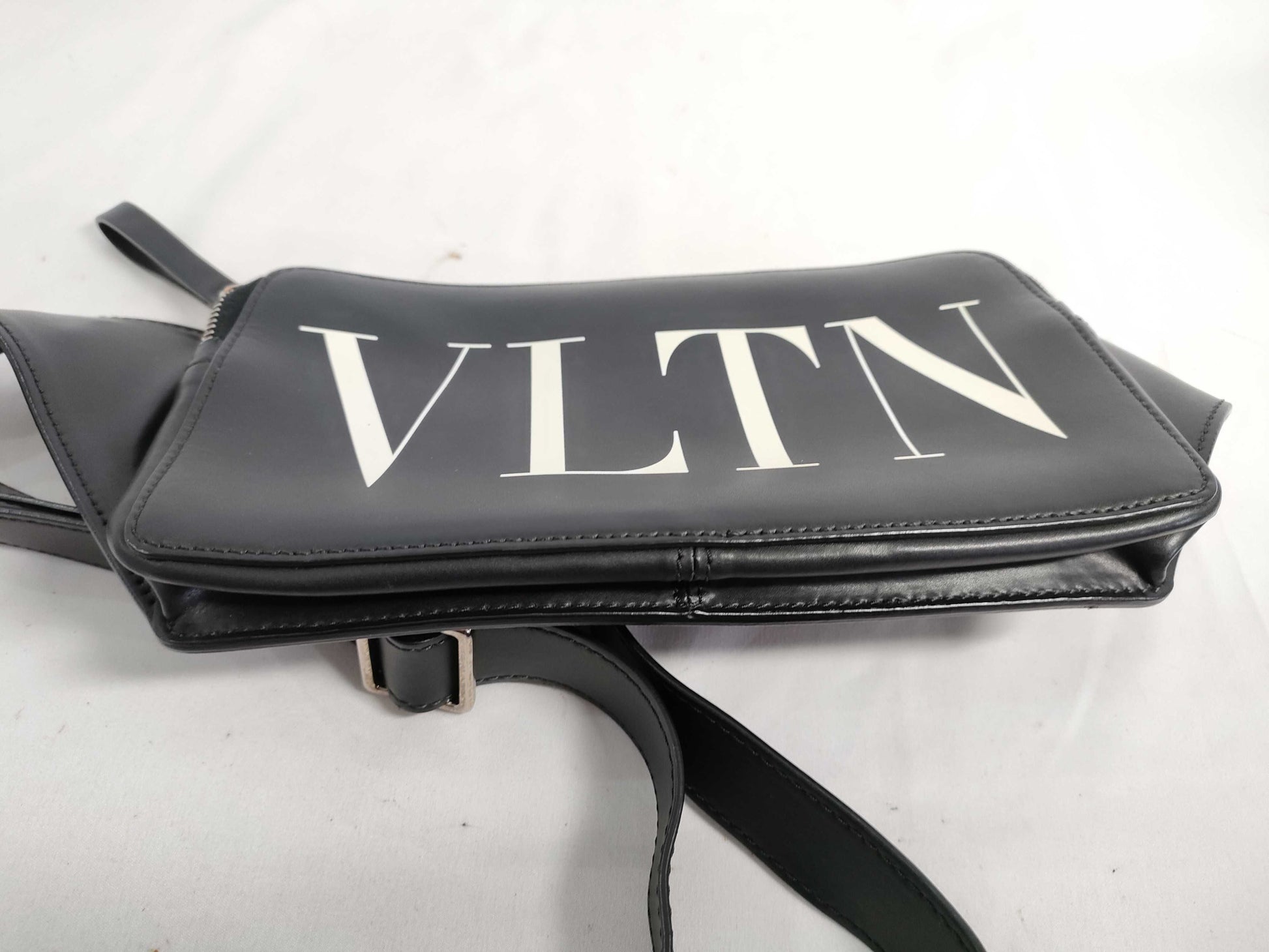 VALENTINO VALENTINO calfskin body bag waist bag