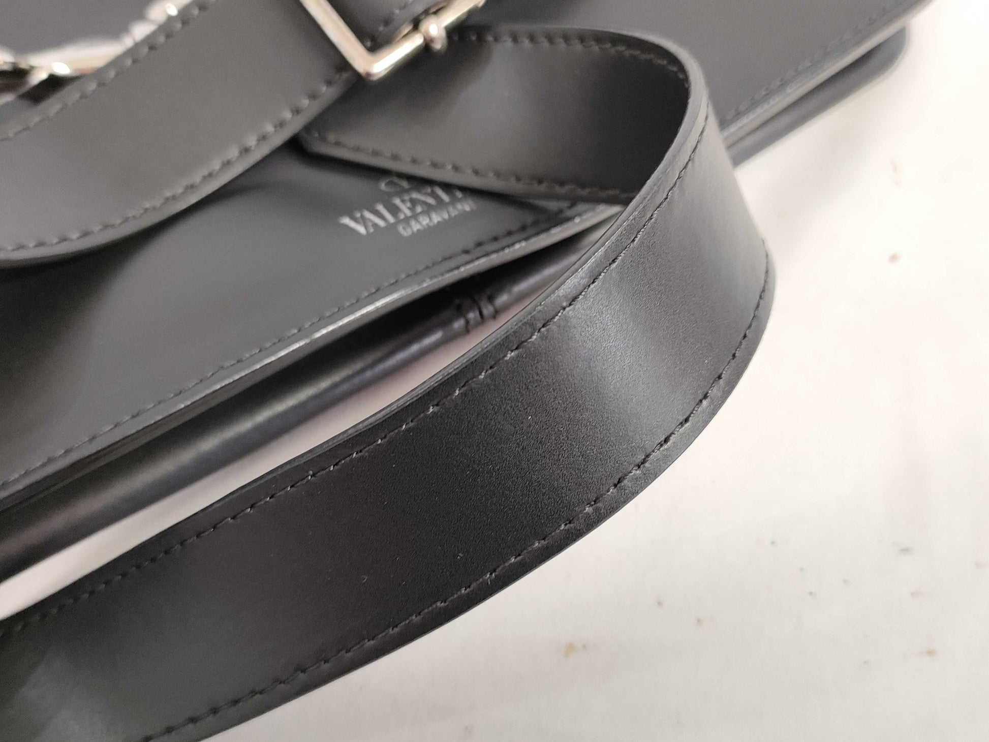 VALENTINO VALENTINO calfskin body bag waist bag