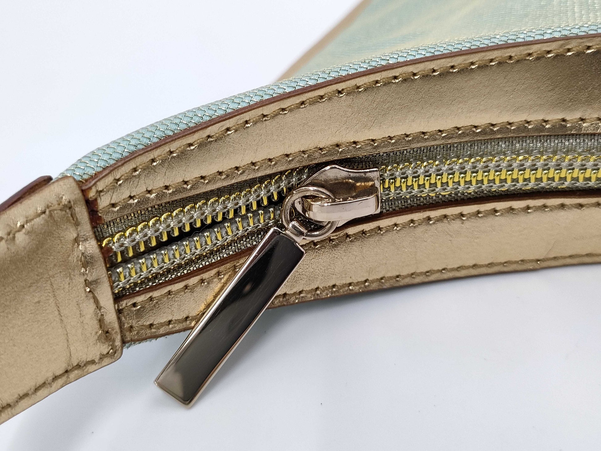 GUCCI Mini Shoulder Bag in Gold