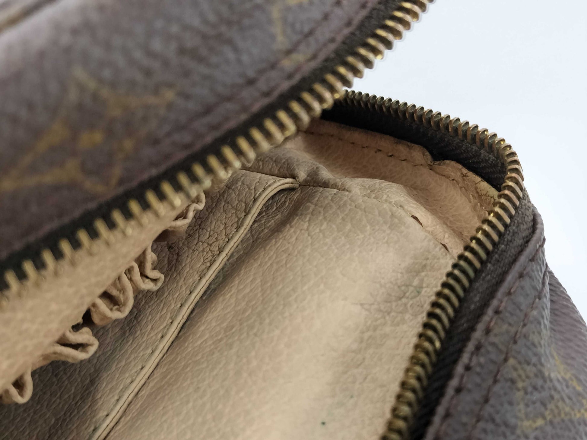 LOUIS VUITTON Monogram True Toilet Second Bag Bag