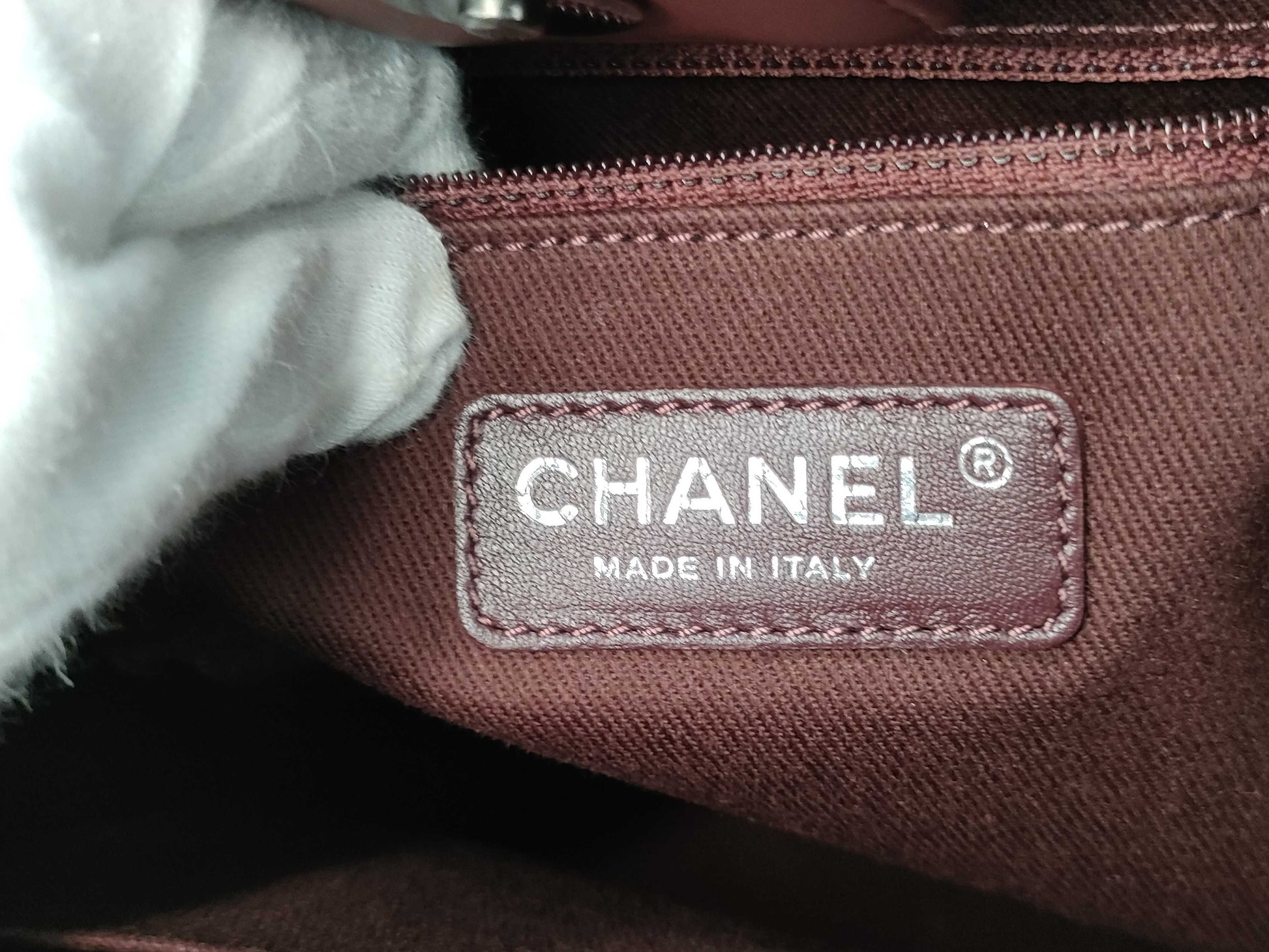 CHANEL Caviar Skin Shoulder Bag