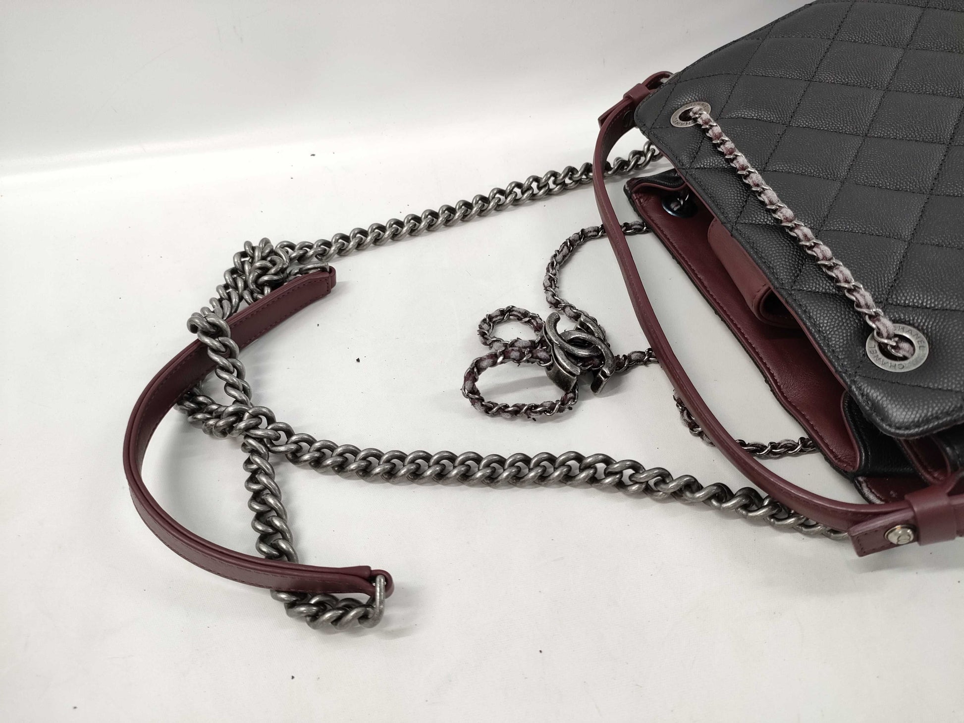 CHANEL Caviar Skin Shoulder Bag