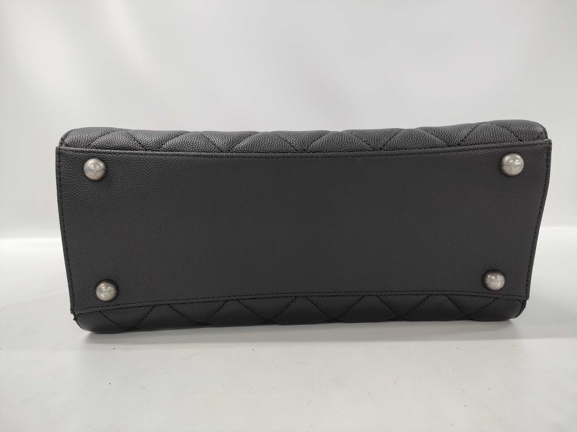CHANEL Caviar Skin Shoulder Bag
