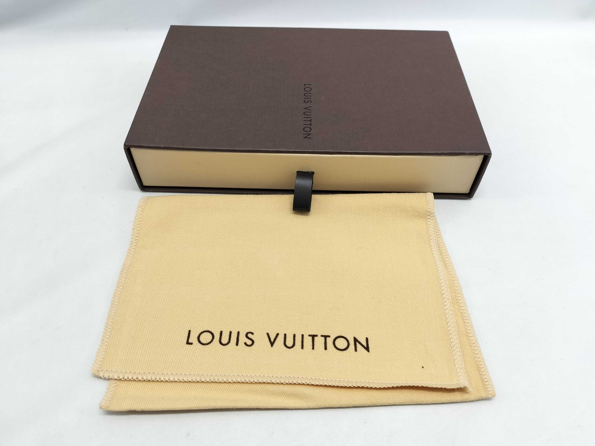 LOUIS VUITTON Damier Wallet