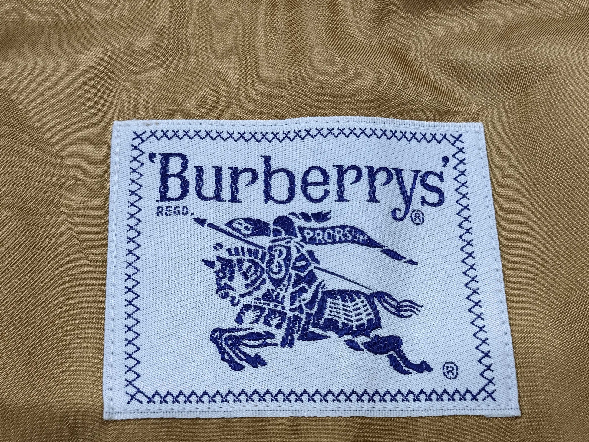 BURBERRY Trench Coat Size 7AB2 Coat