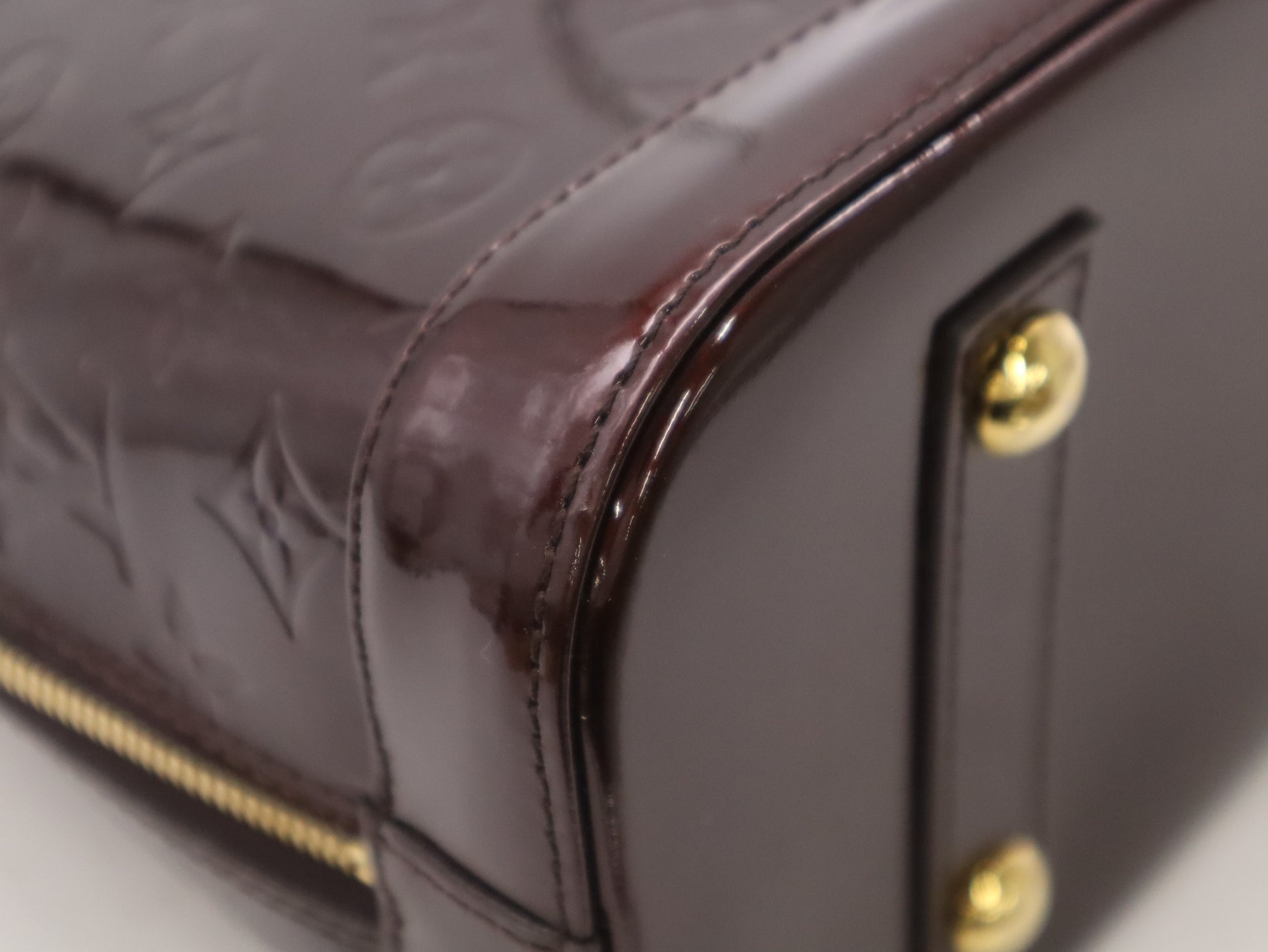LOUIS VUITTON M91611 Vernis Alma PM Amaranth Handbag with Cadena, 2 Keys, and Cloche
