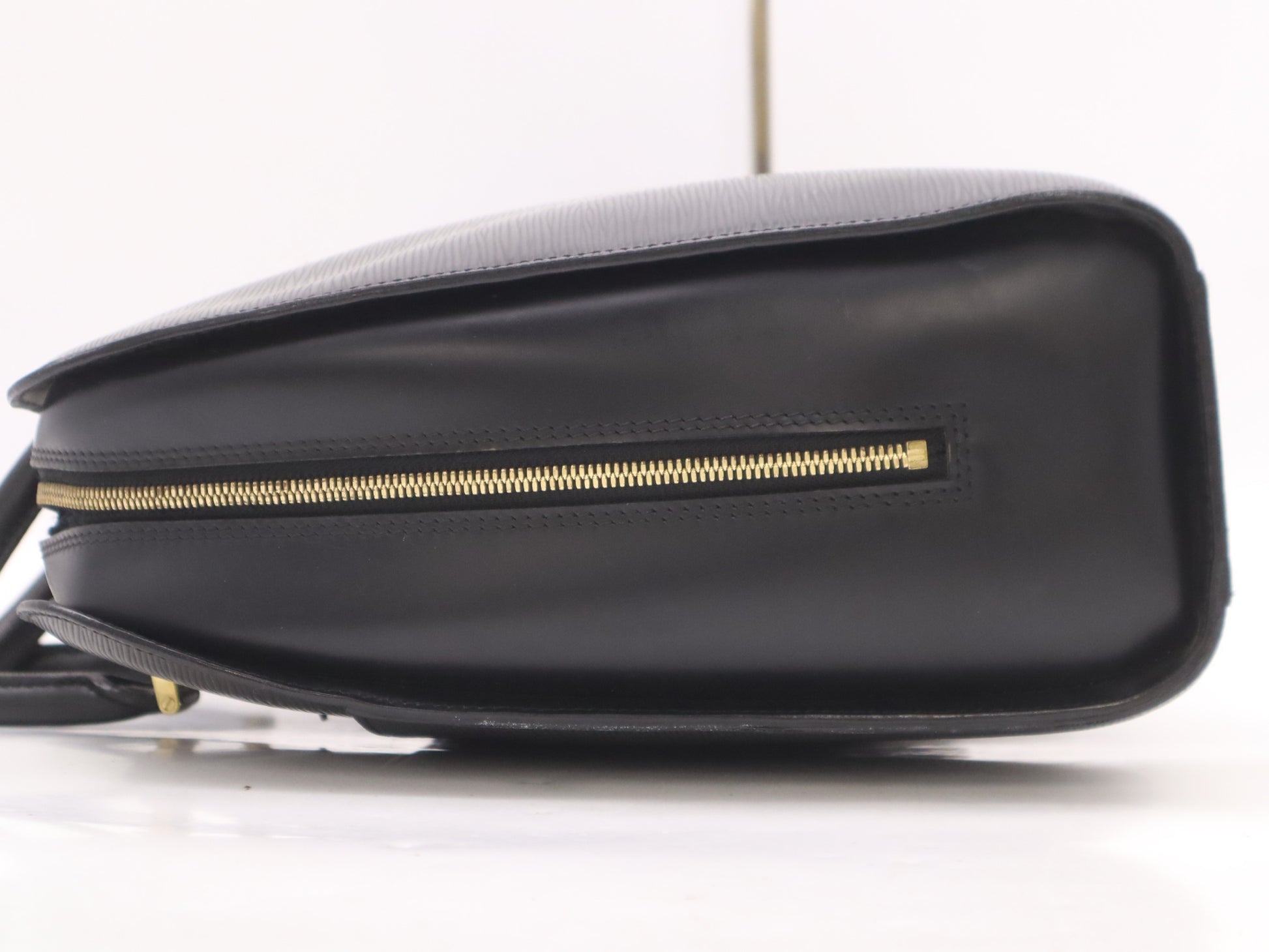 LOUIS VUITTON M54512 Epi Sorbonne Noir Handbag
