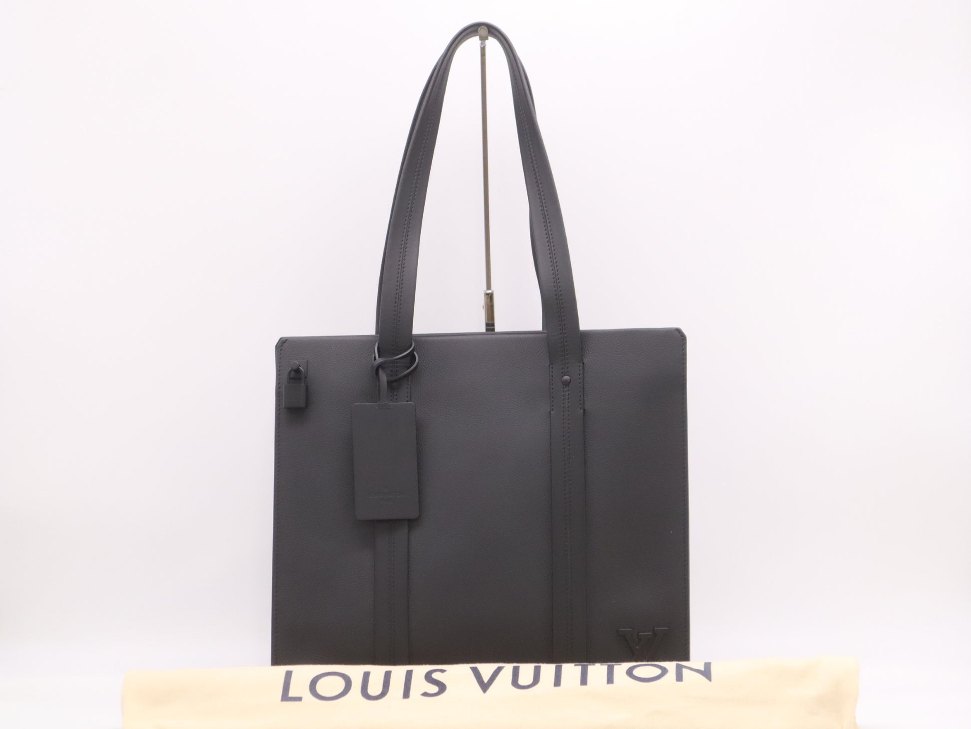 LOUIS VUITTON M57308 LV Aerogramme Take Off Tote Bag with IC Tag, Dust Bag, Padlock, and Name Tag