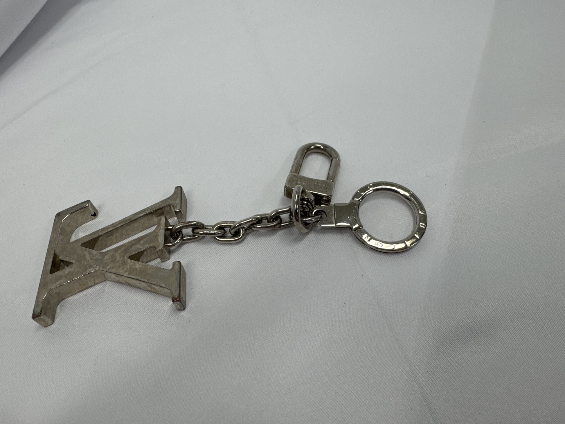LOUIS VUITTON M65071 Porte Clés Initial LV Keychain Key Case/Key Holder