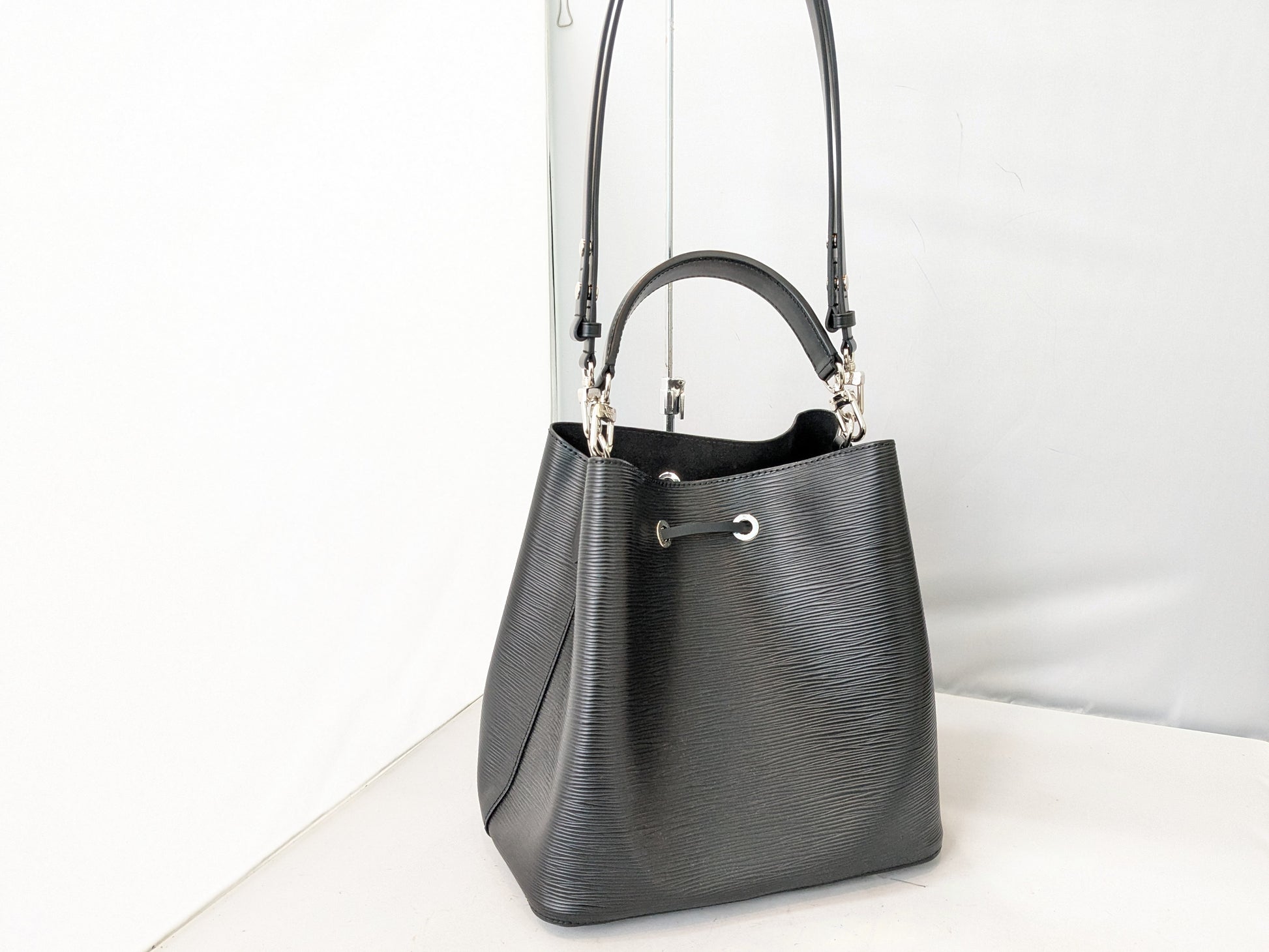 LOUIS VUITTON LV Epi NeoNoe Shoulder Bag