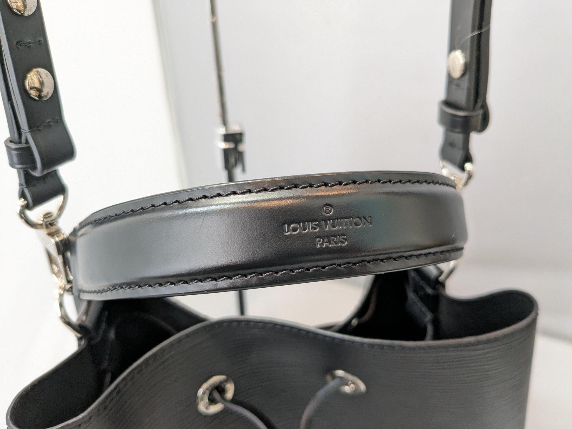 LOUIS VUITTON LV Epi NeoNoe Shoulder Bag