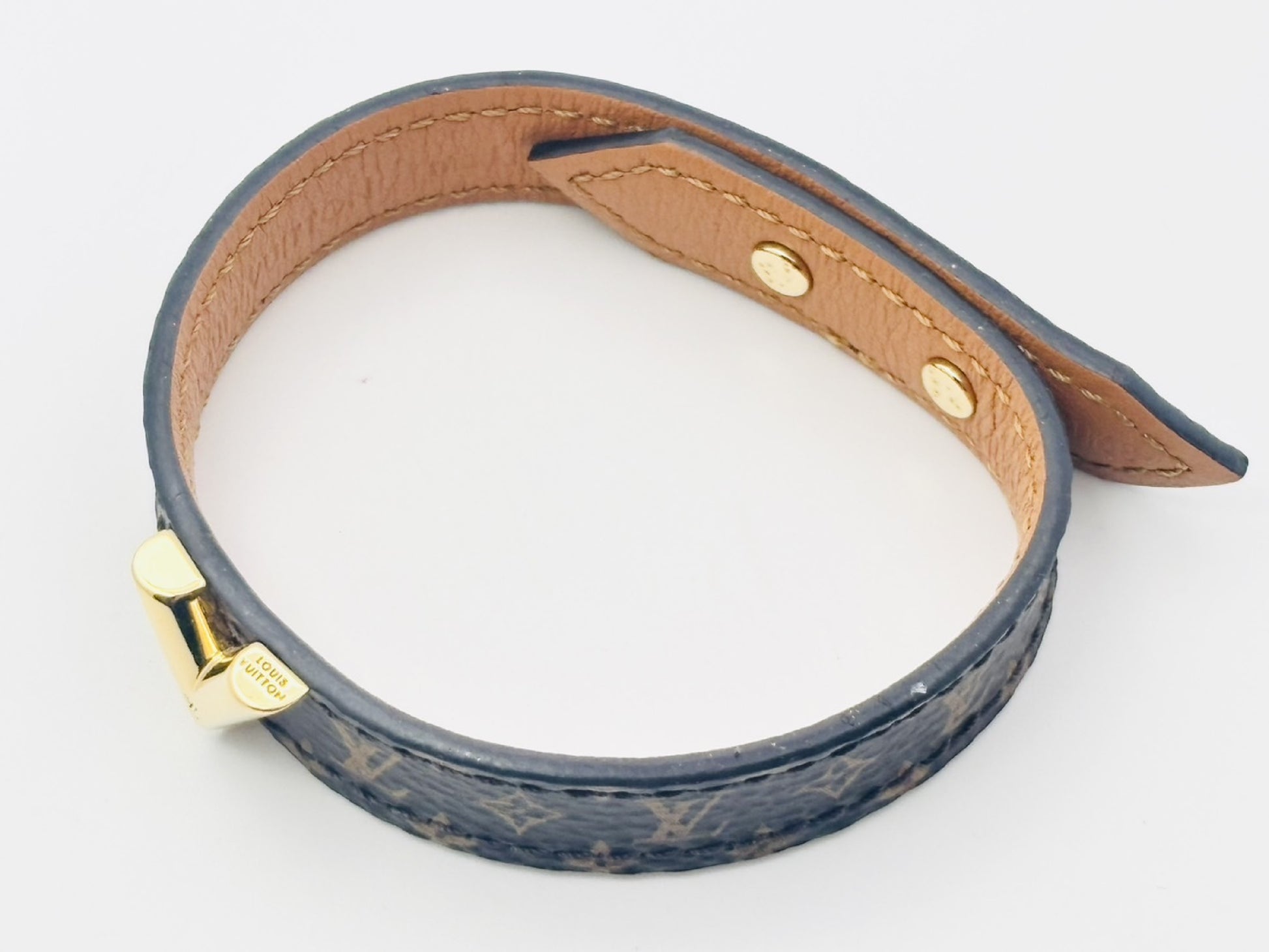 LOUIS VUITTON M6042 Essential V Leather Bracelet, Size 17, Brown Monogram