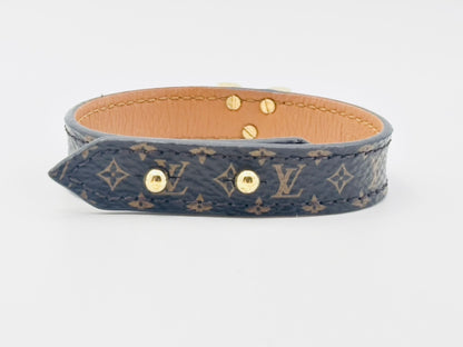 LOUIS VUITTON M6042 Essential V Leather Bracelet, Size 17, Brown Monogram