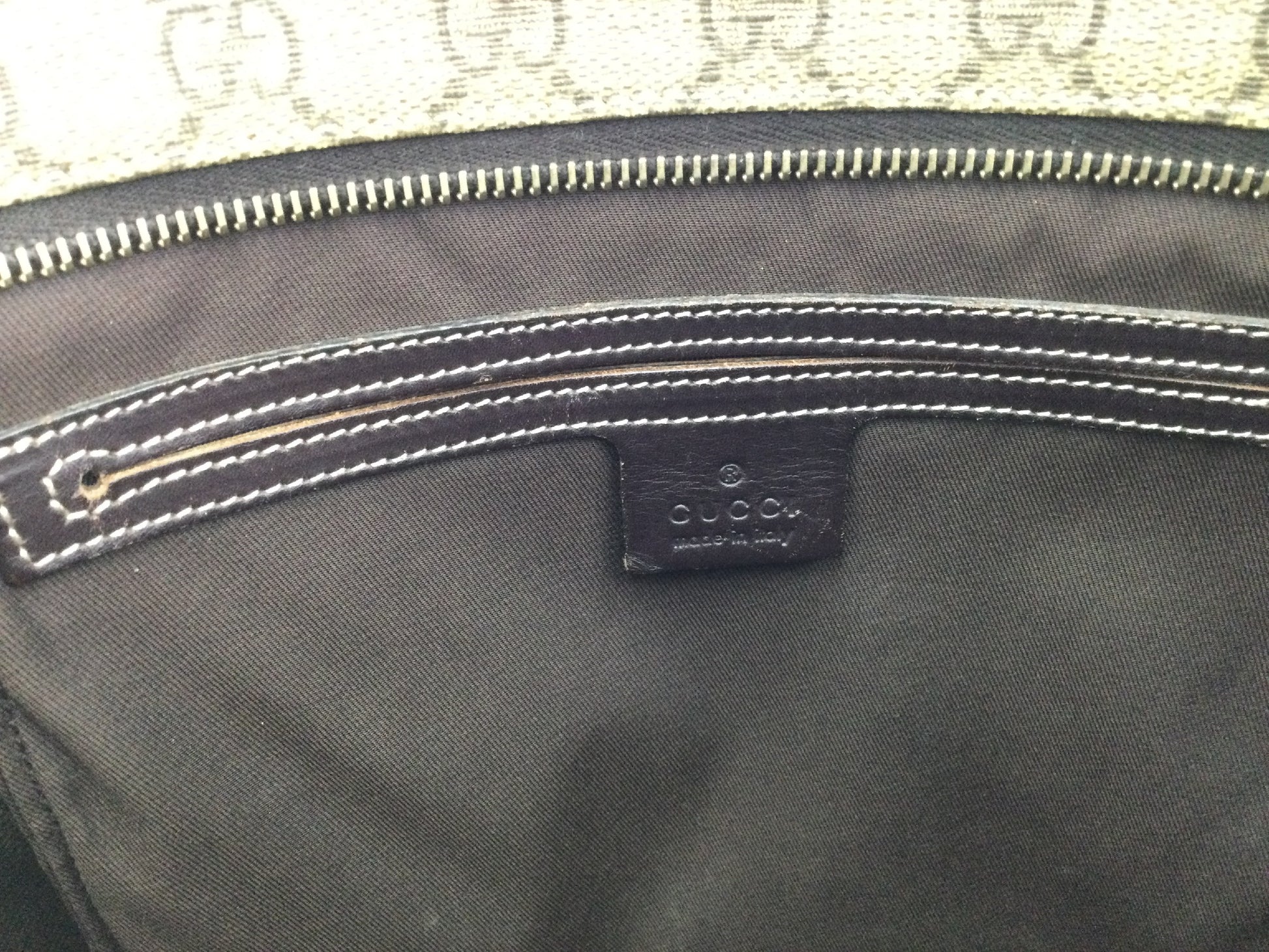 GUCCI GG Supreme Shoulder Bag