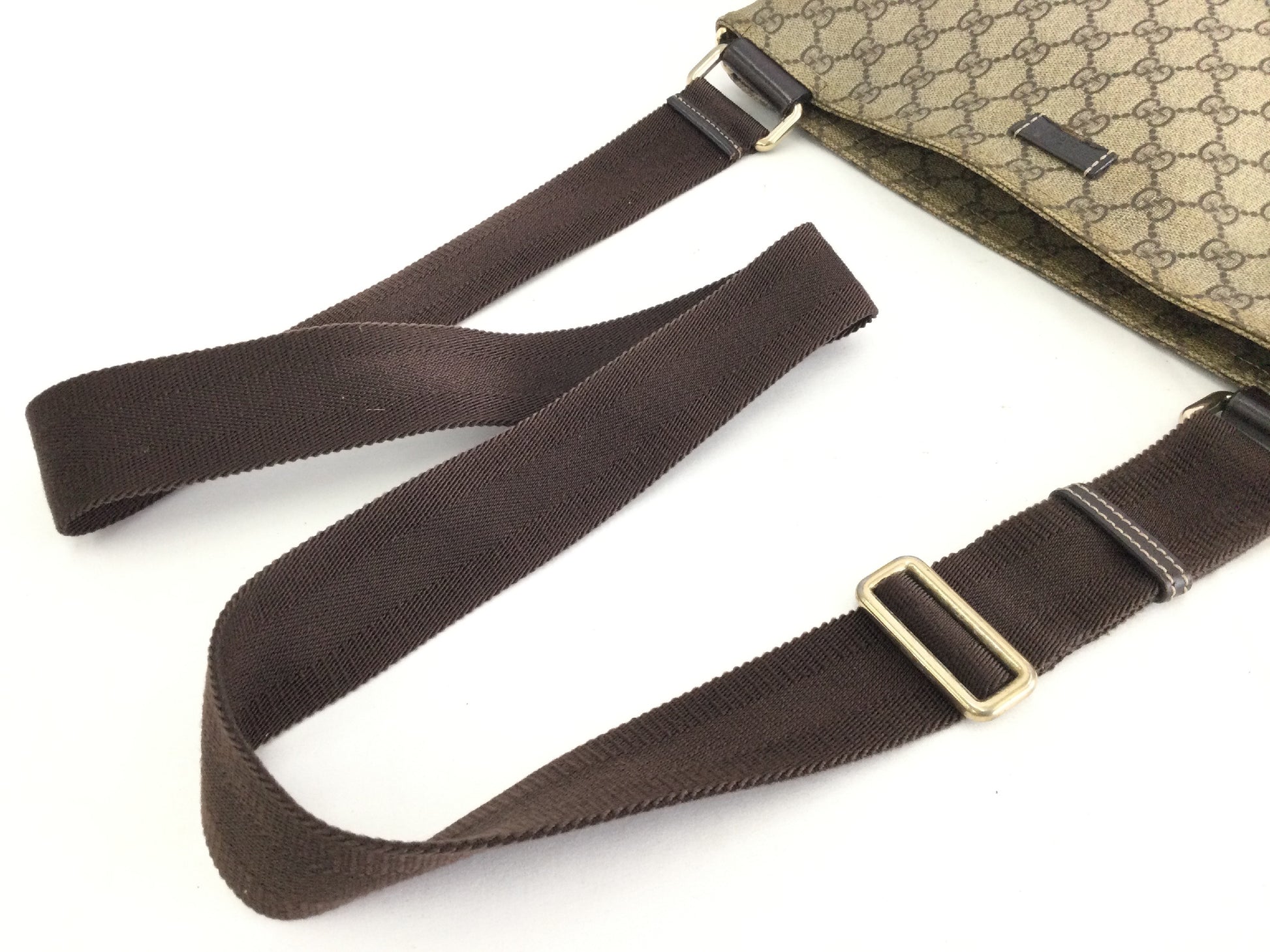 GUCCI GG Supreme Shoulder Bag