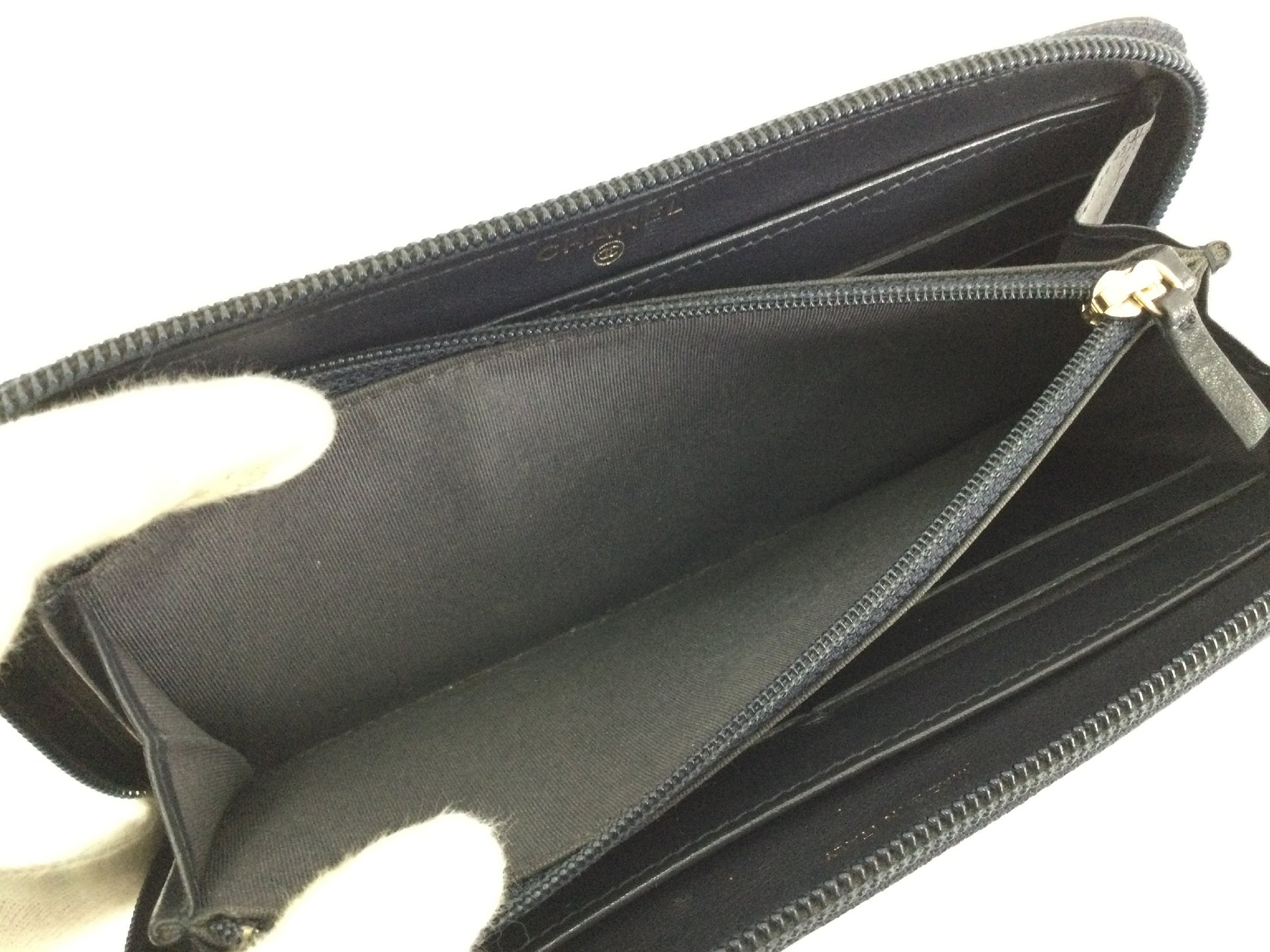 CHANEL Caviar Coco Mark Leather Black Long Wallet with Round Zipper