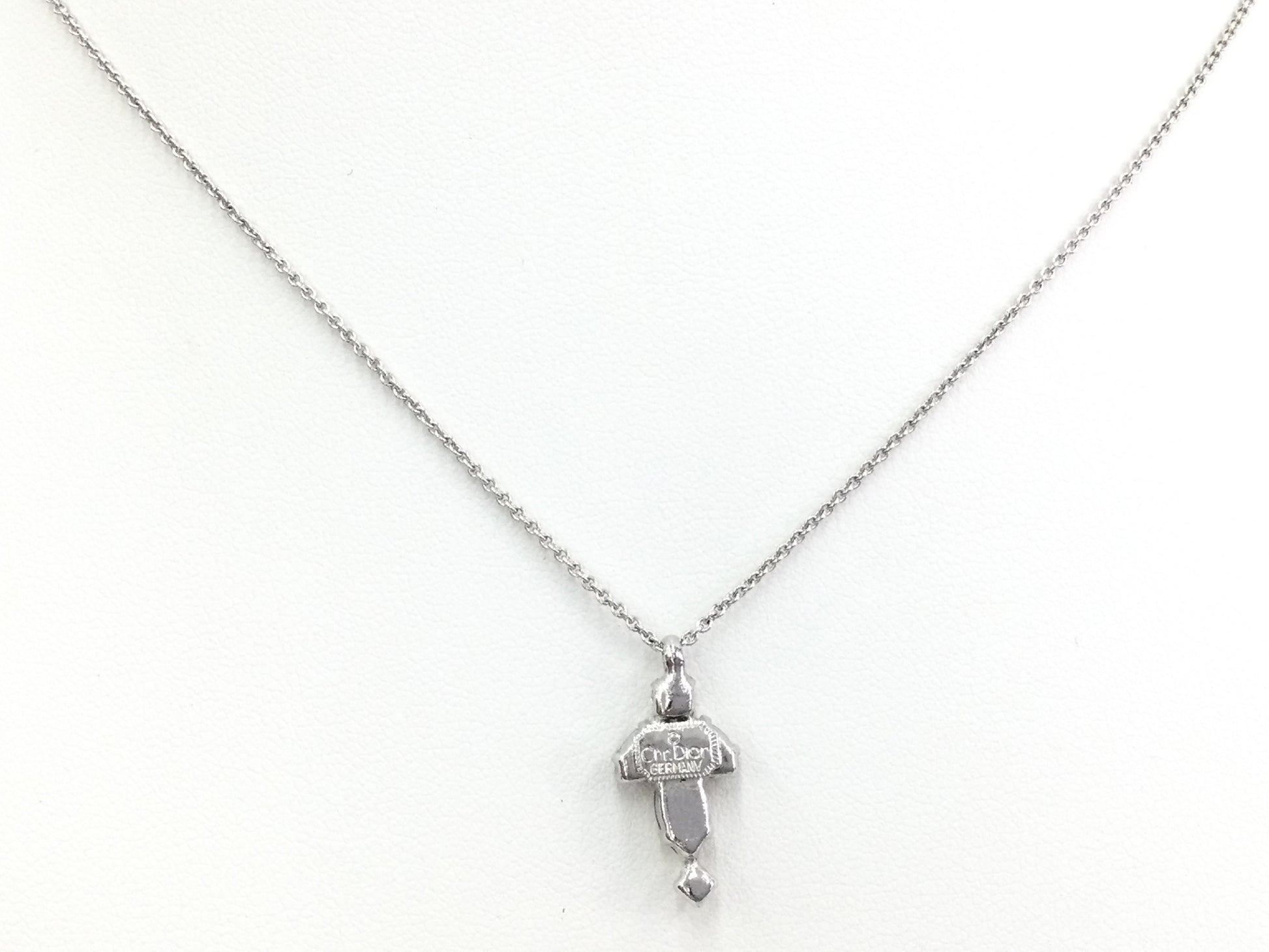 Dior necklace pendant with approximately 43cm chain