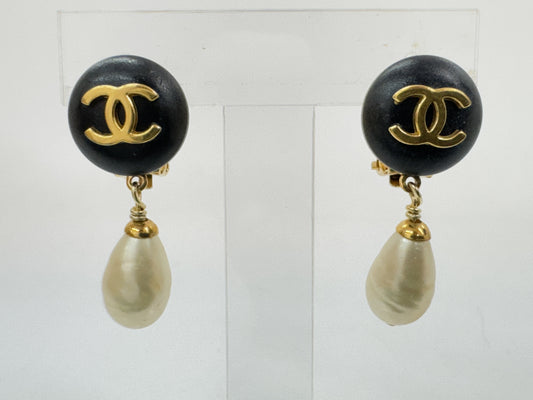 CHANEL Coco Mark Pearl Swing Earrings 97P Earrings