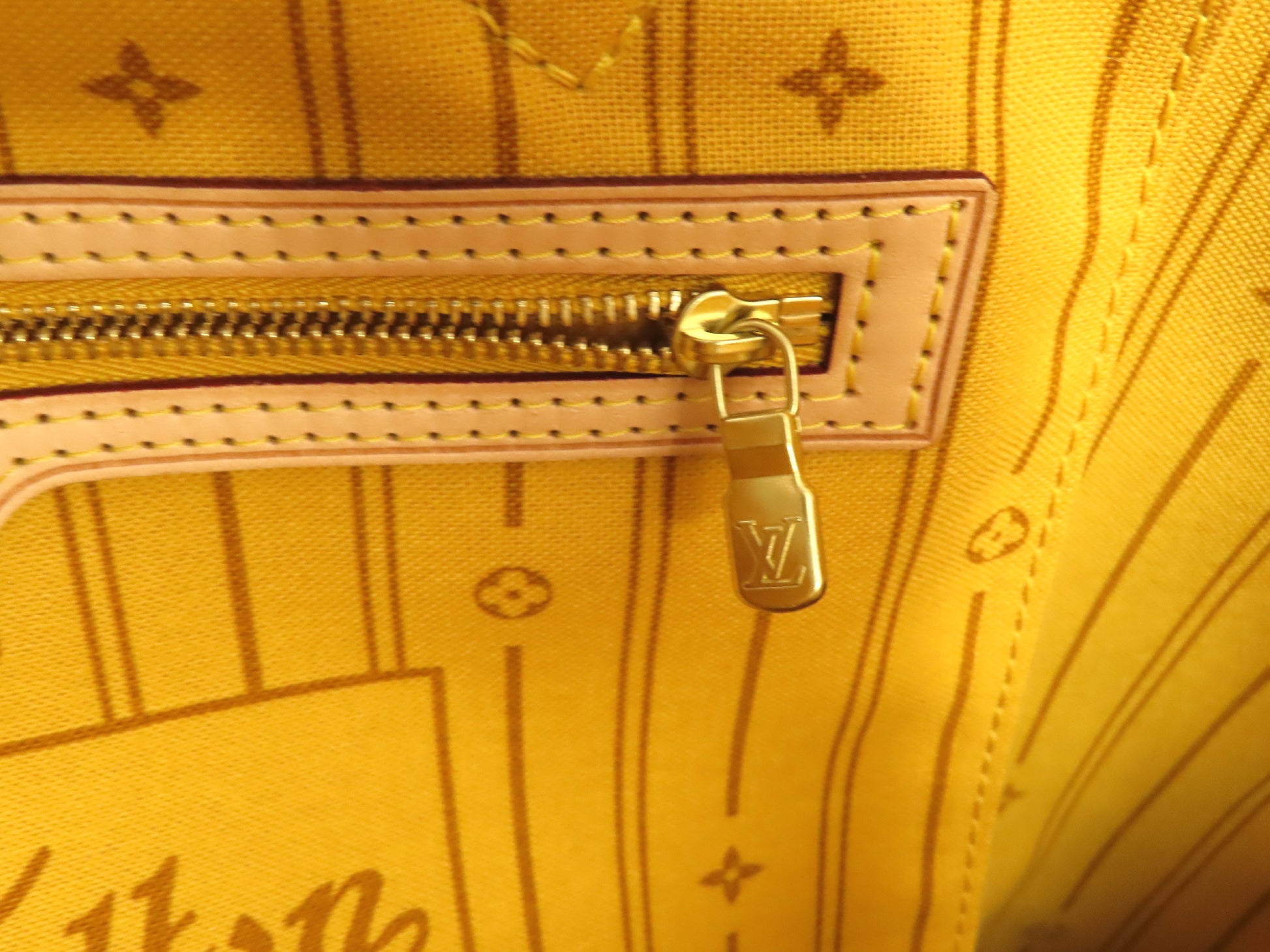 LOUIS VUITTON Monogram Neverfull GM Tote Bag