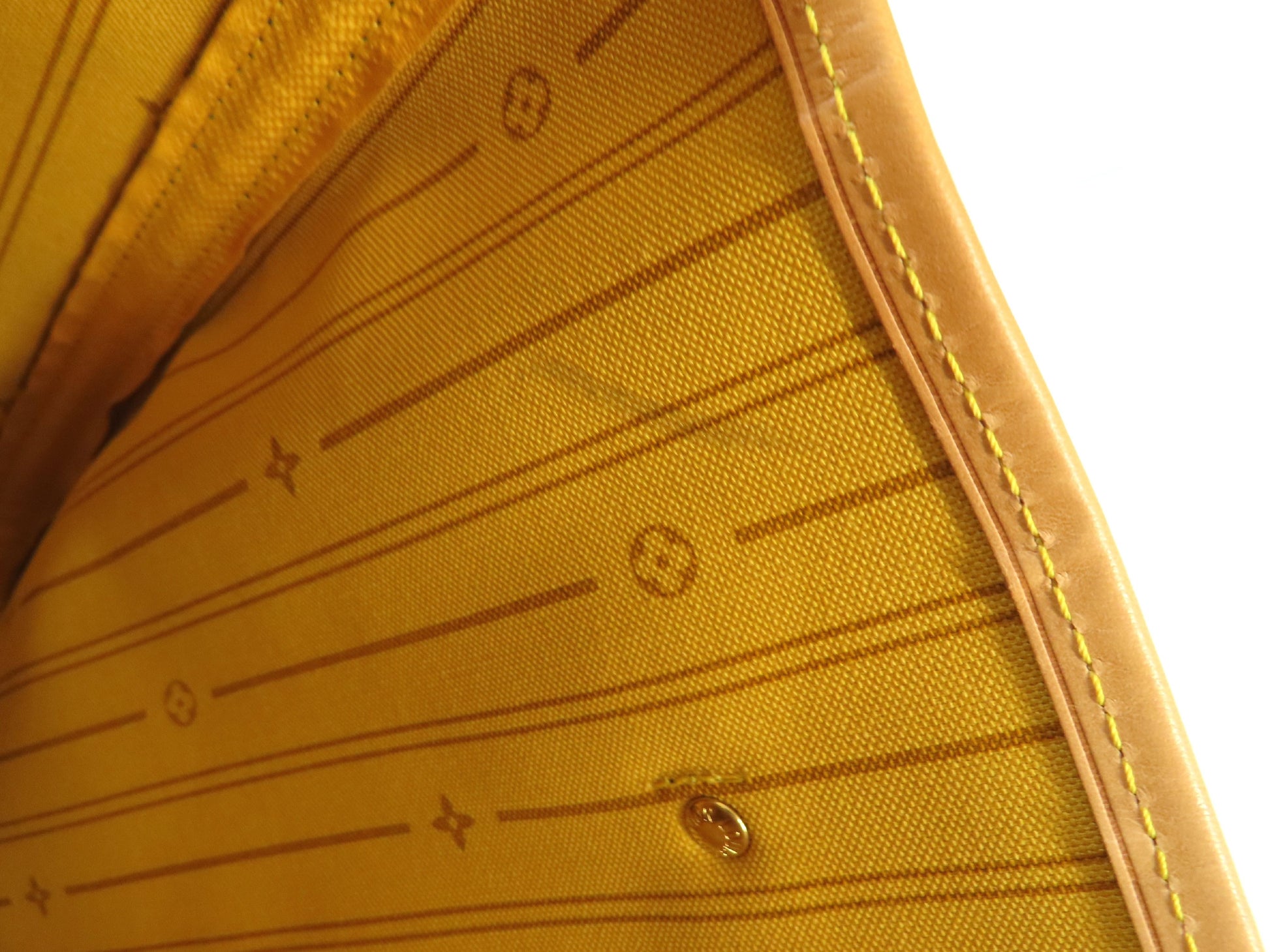 LOUIS VUITTON Monogram Neverfull GM Tote Bag