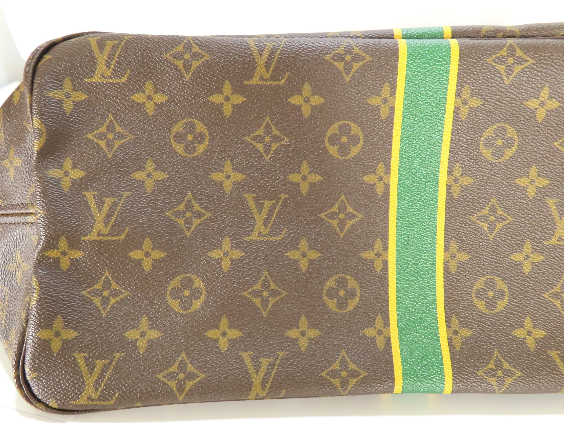 LOUIS VUITTON Monogram Neverfull GM Tote Bag