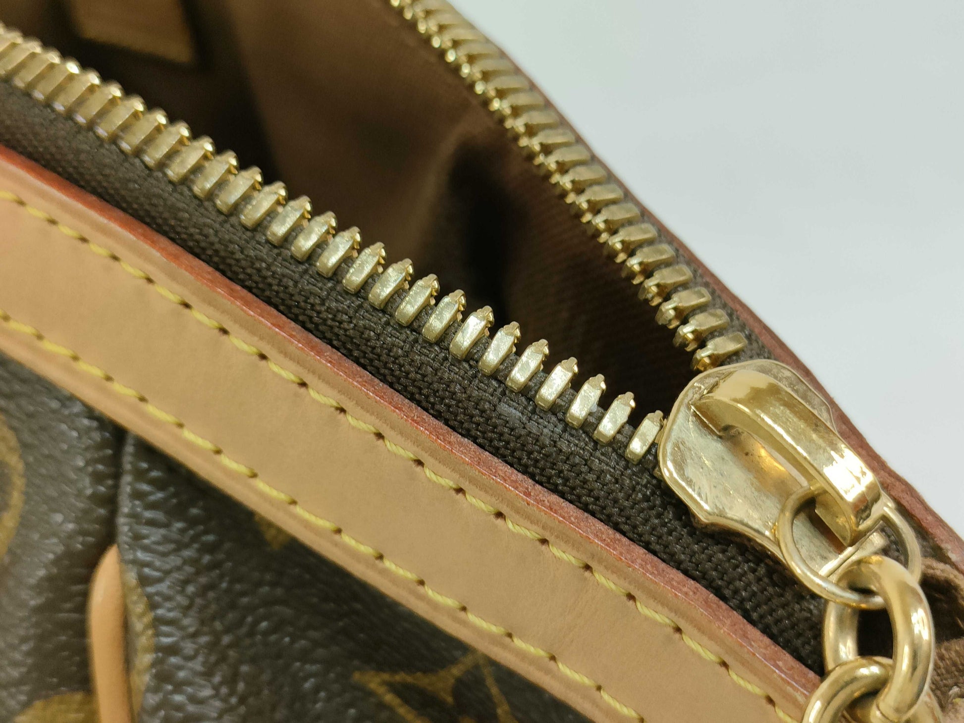 LOUIS VUITTON M 40143 Monogram LOUIS VUITTON Tivoli PM Monogram Handbag M40143 Handbag