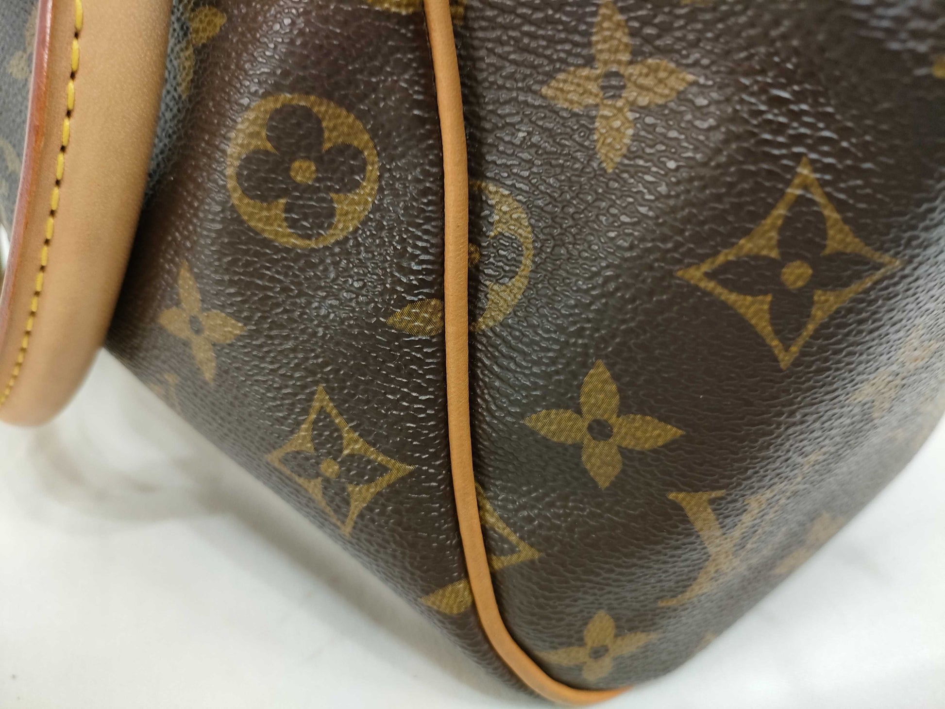 LOUIS VUITTON M 40143 Monogram LOUIS VUITTON Tivoli PM Monogram Handbag M40143 Handbag