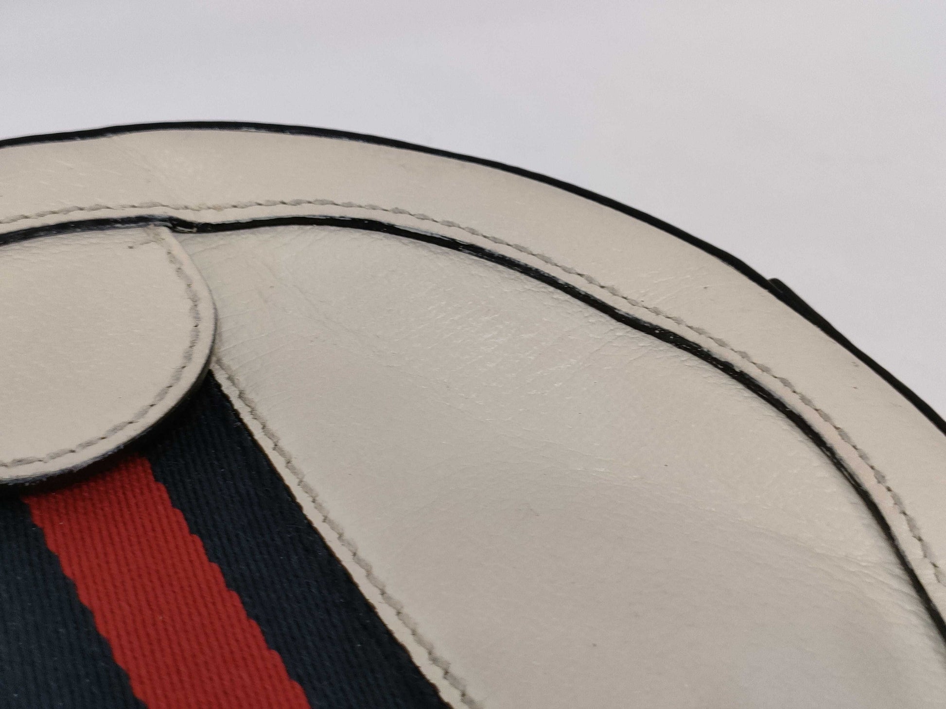 GUCCI Ophidia Mini Round Chain Shoulder Bag